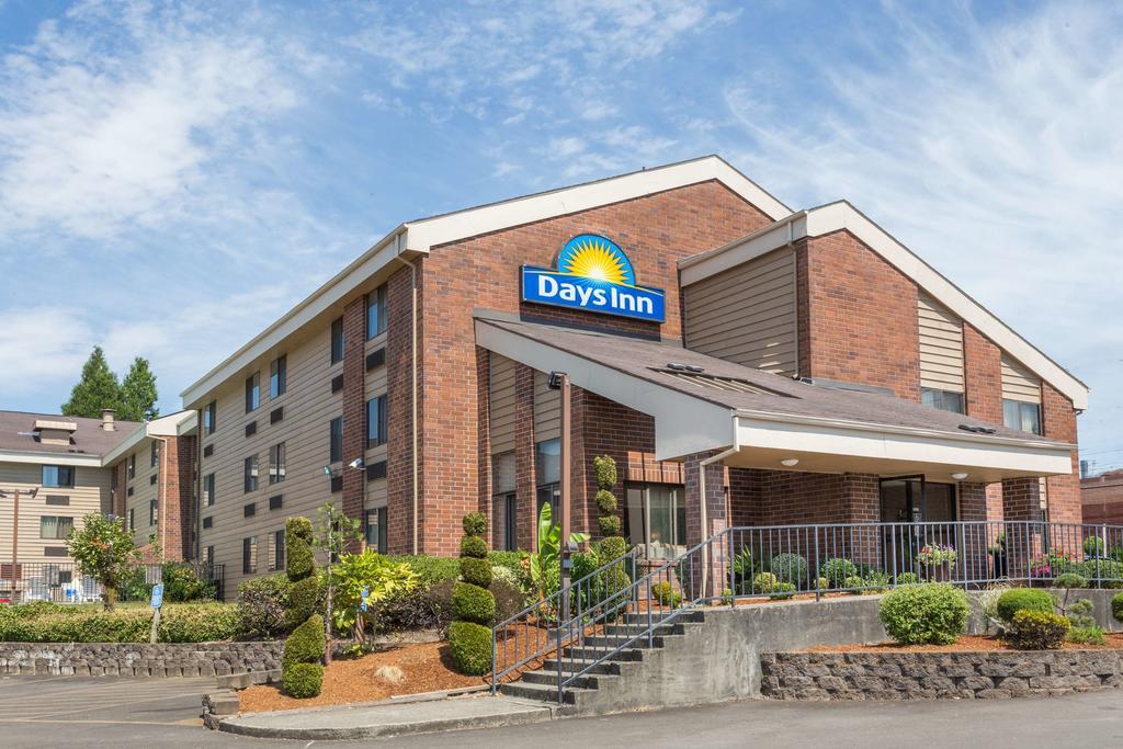 Quality Inn & Suites Clackamas - Portland image