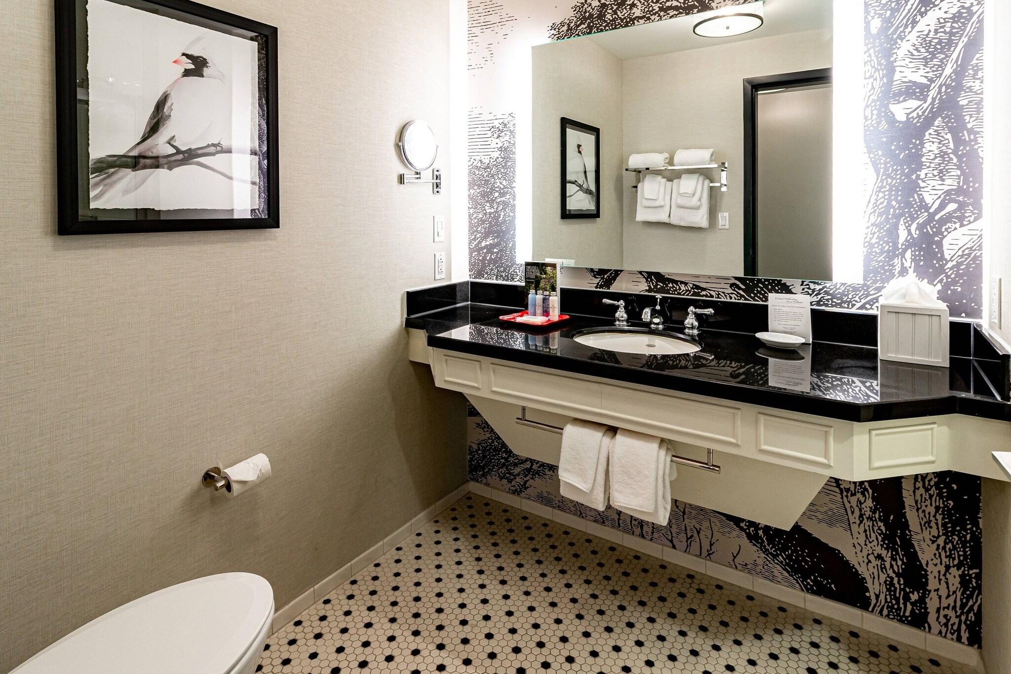 Williamsburg Lodge, Autograph Collection by null