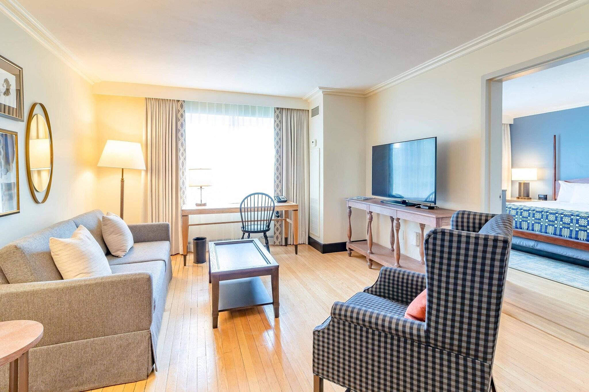 Williamsburg Lodge, Autograph Collection by null