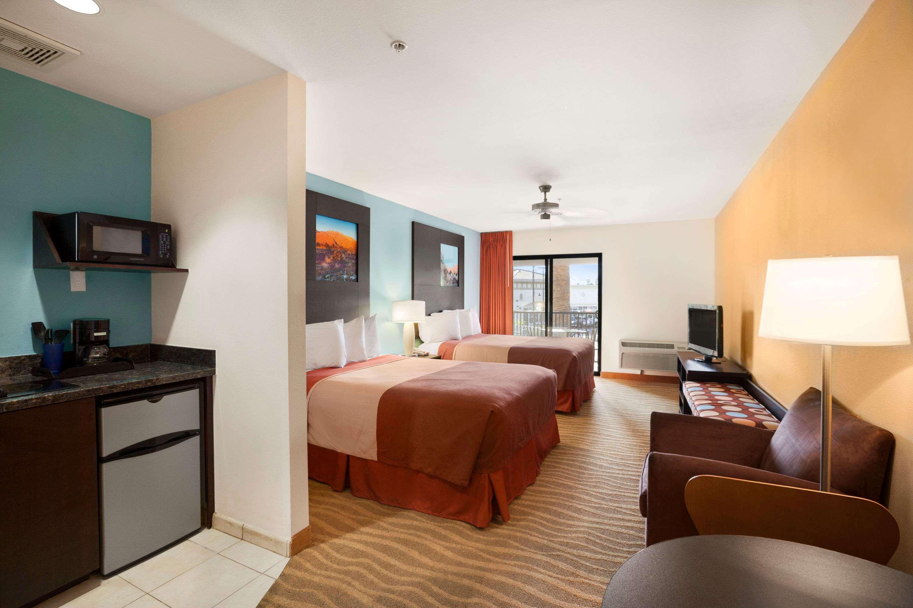 Super 8 By Wyndham Indio