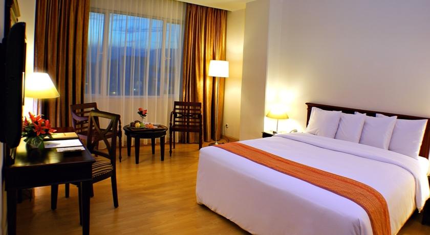 Rocky Plaza Hotel Padang