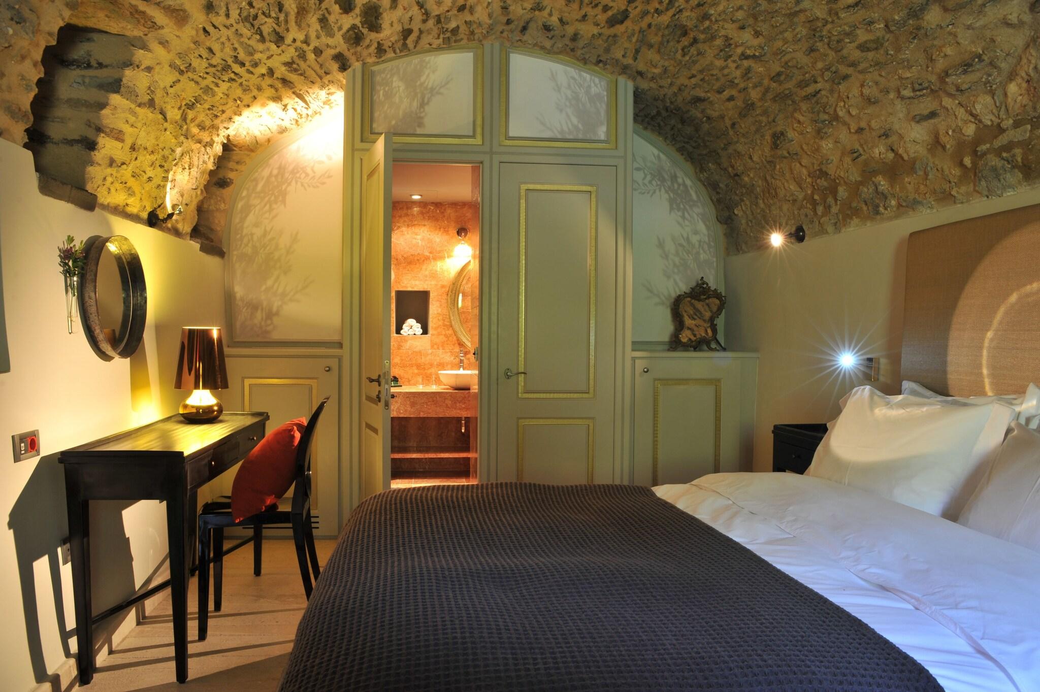 Kinsterna Hotel by null