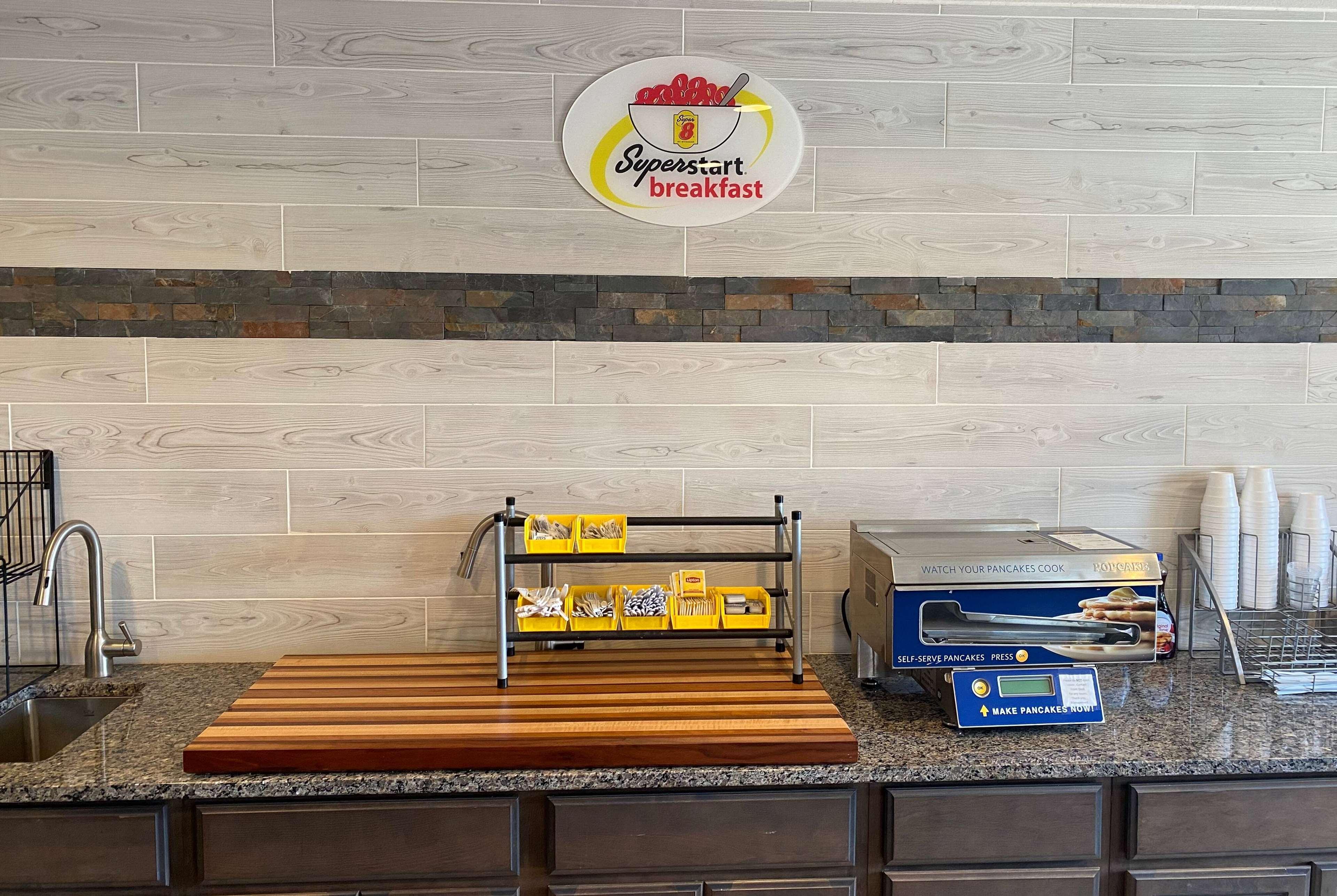 Super 8 By Wyndham Independence