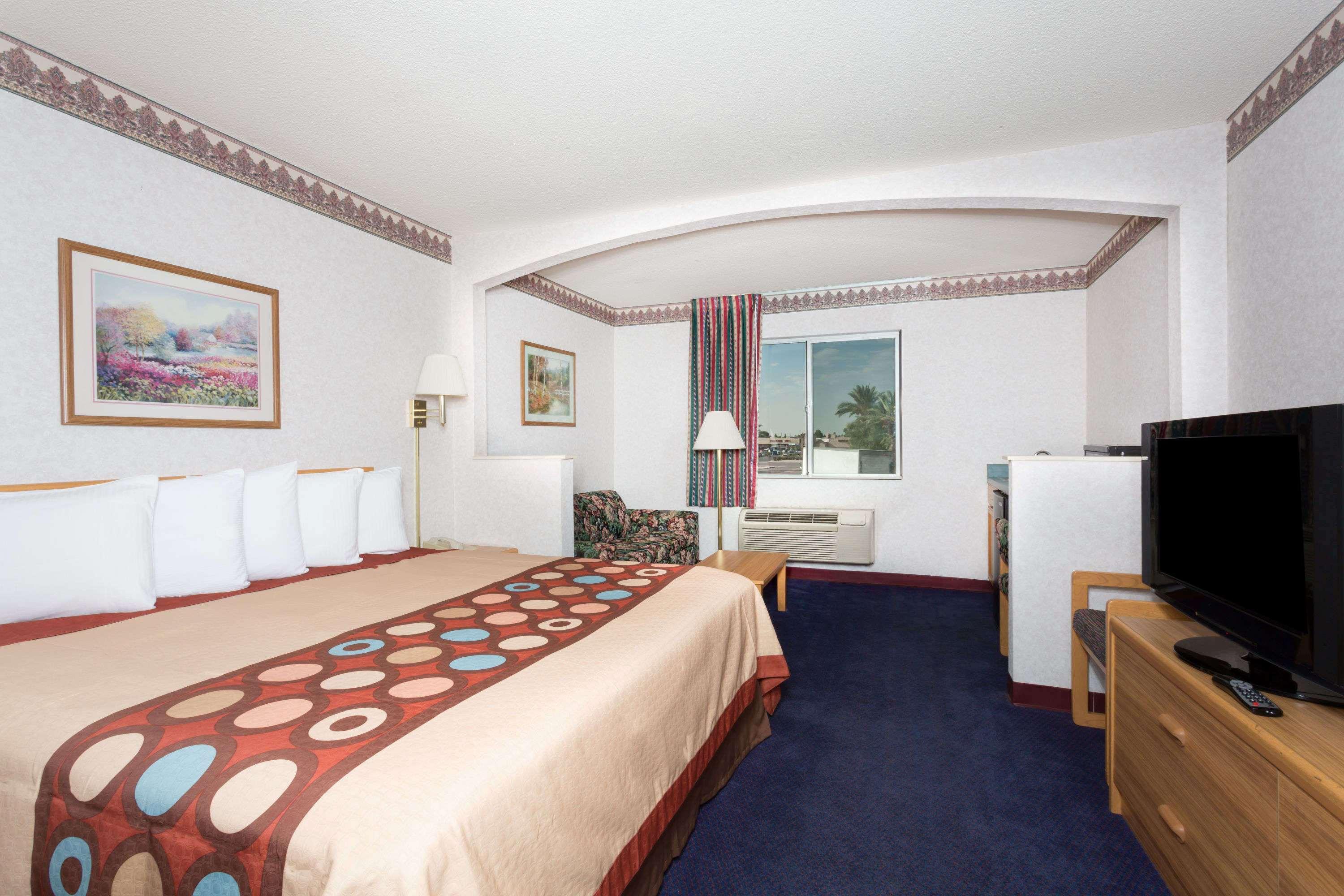 Days Inn By Wyndham Phoenix West