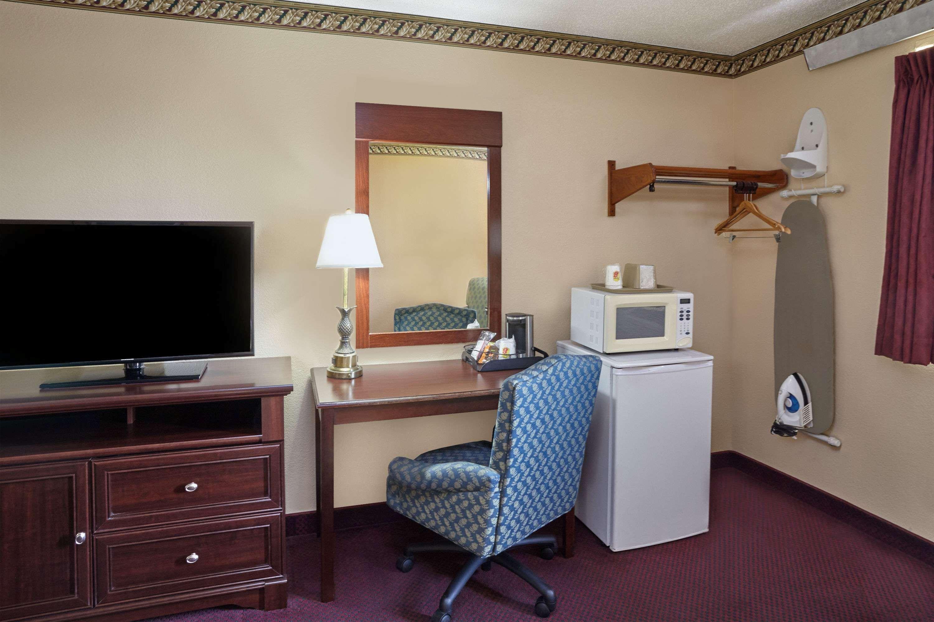 Super 8 By Wyndham Greenville