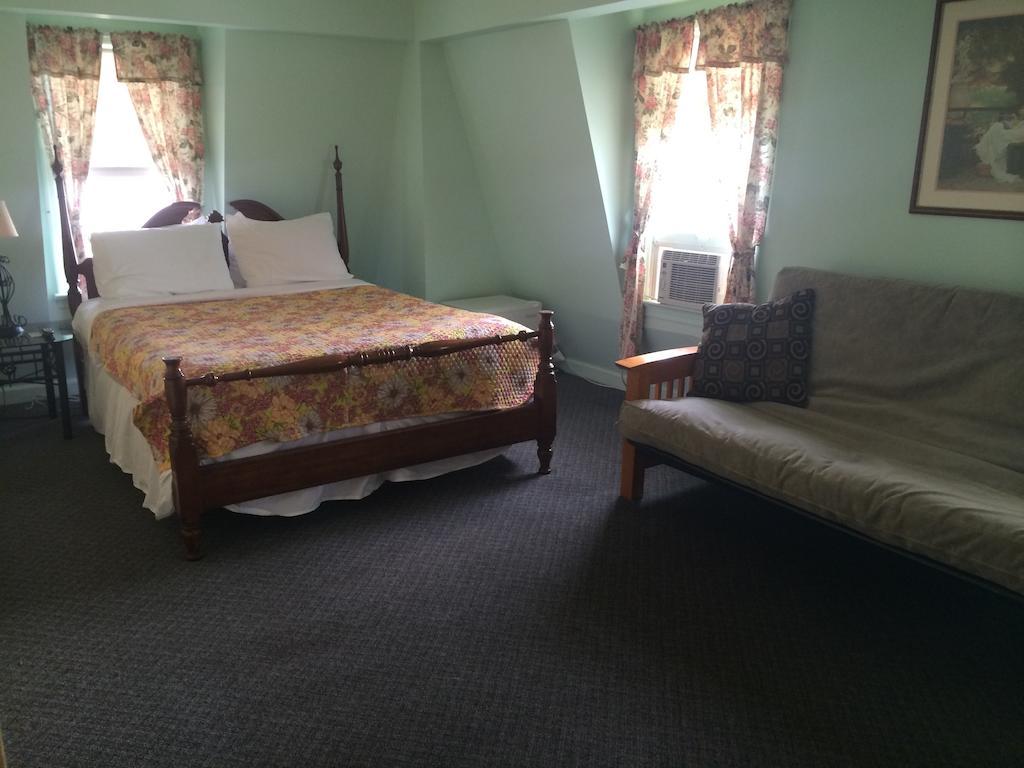 The Grenville Hotel & Restaurant by null