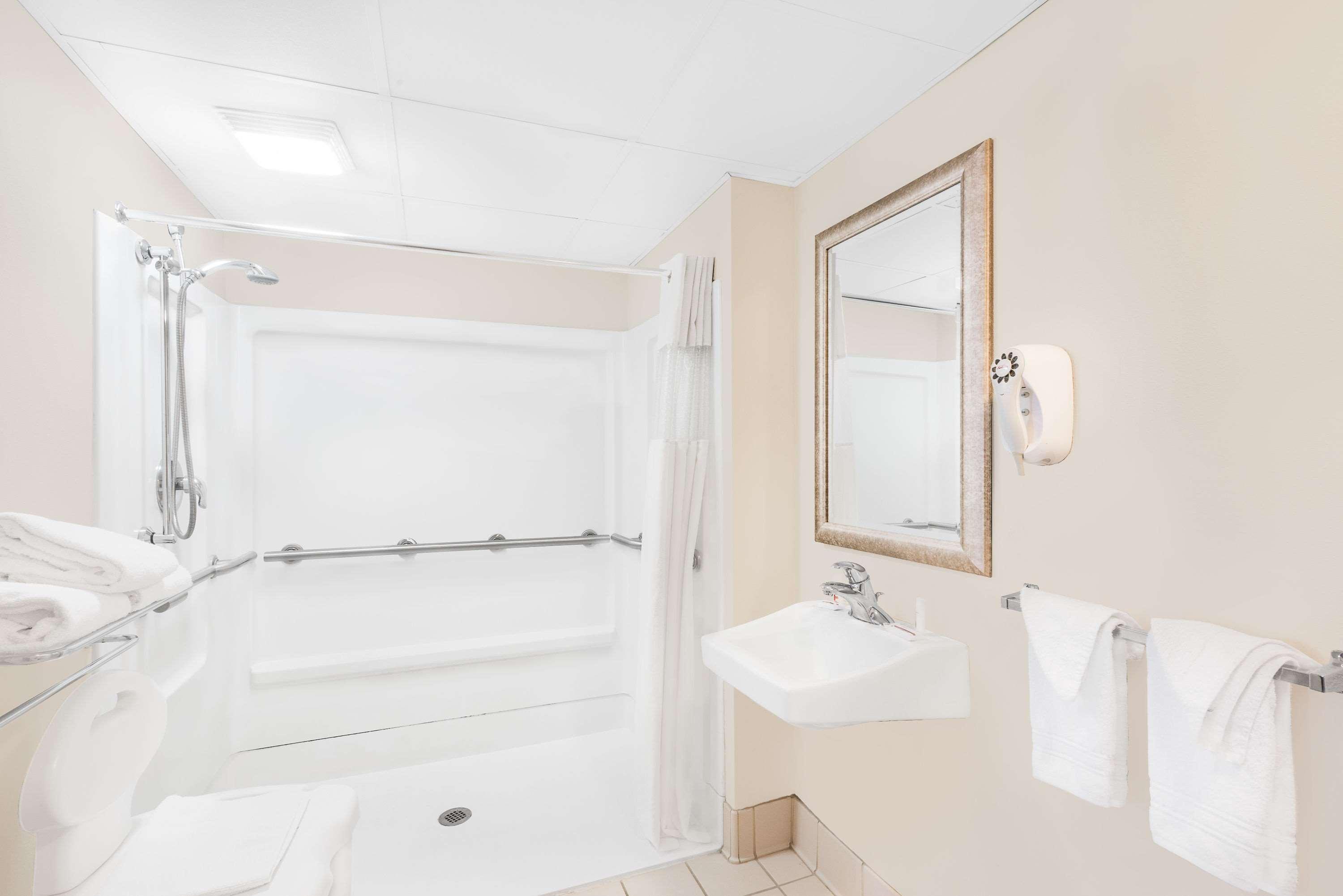 Days Inn By Wyndham Springfield/Phil.Intl Airport
