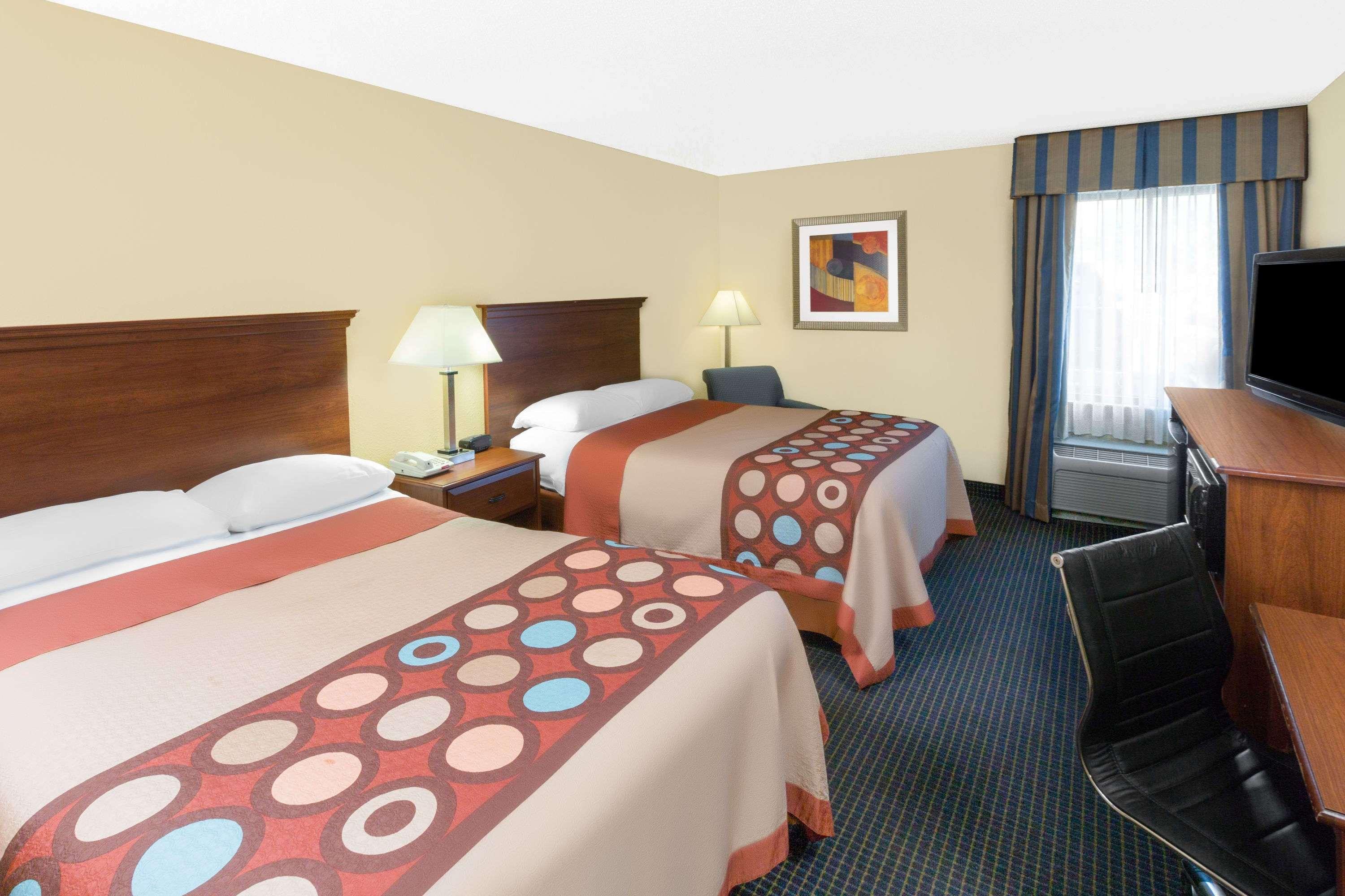 Super 8 By Wyndham Hattiesburg South