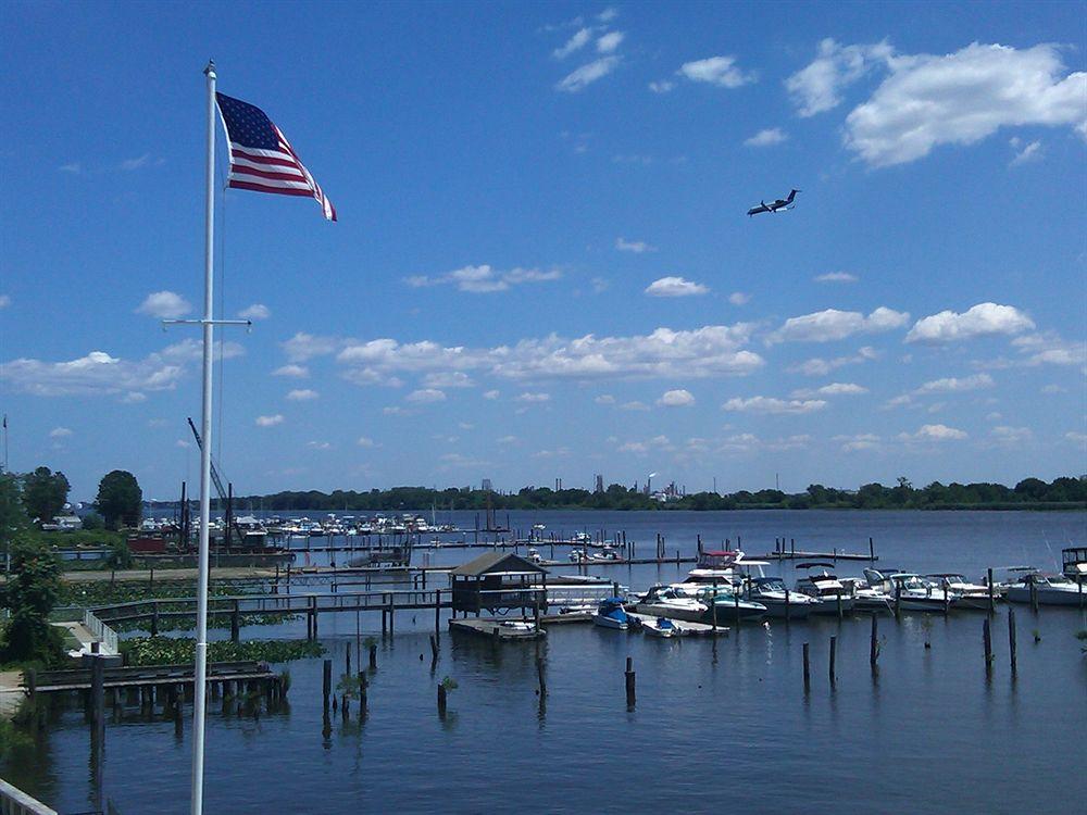 Airport Waterfront Inn