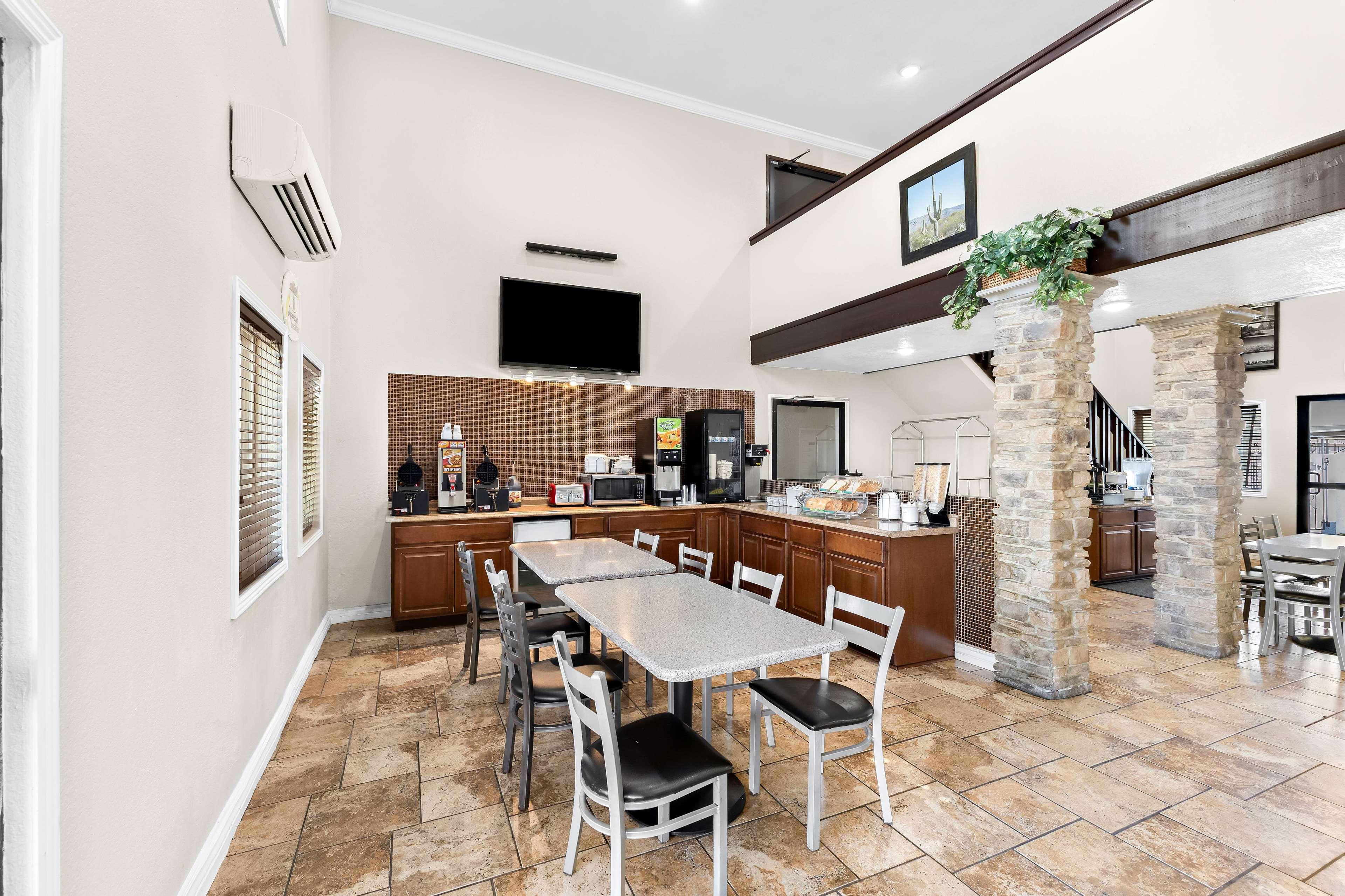 Super 8 by Wyndham Goodyear/Phoenix Area