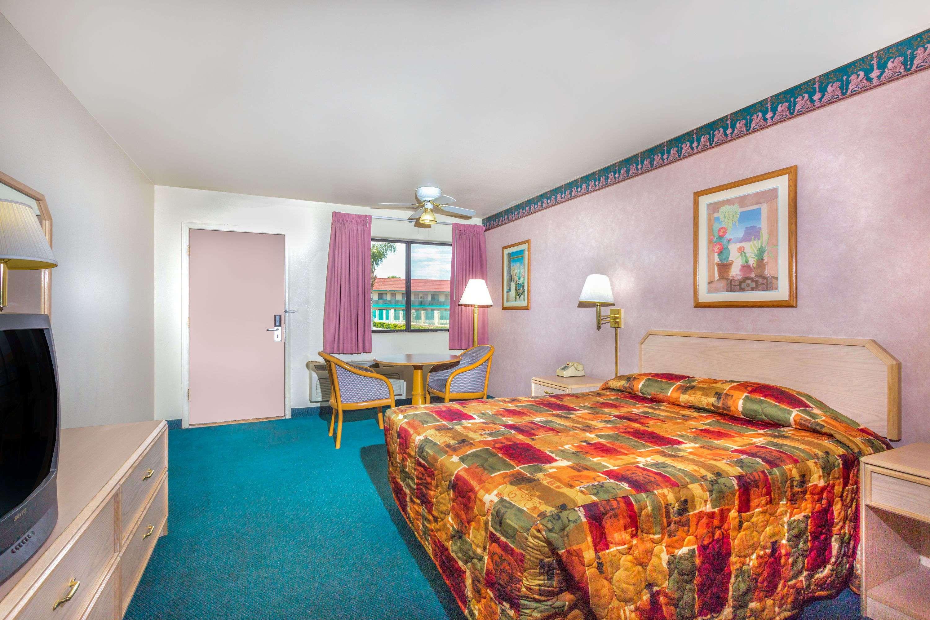 Travelodge Suites by Wyndham Phoenix Mesa