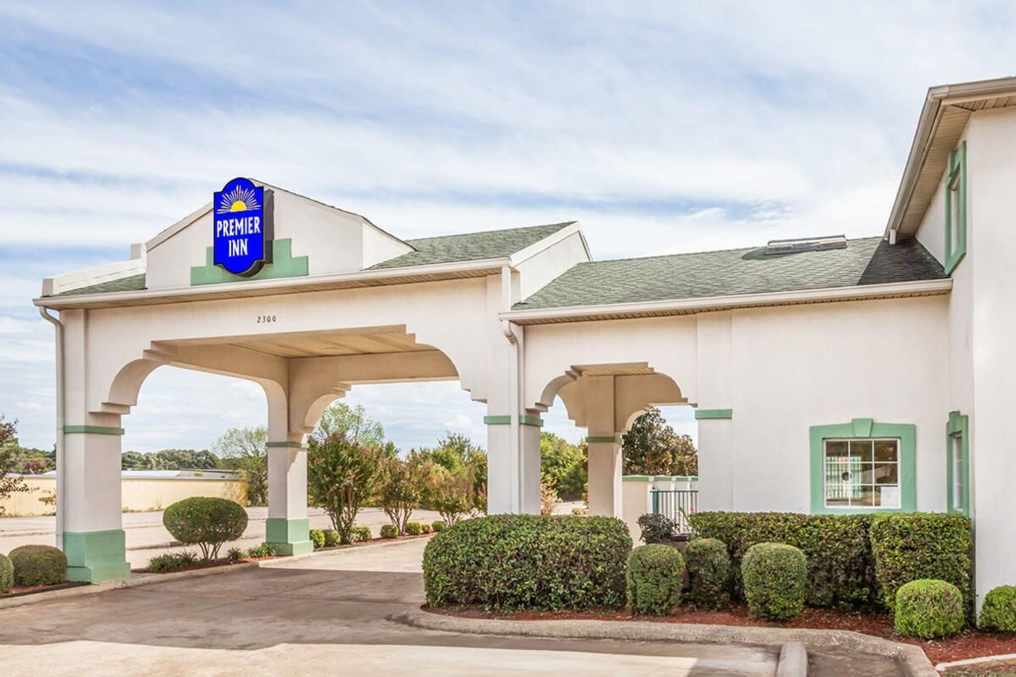 Super 8 by Wyndham Palestine
