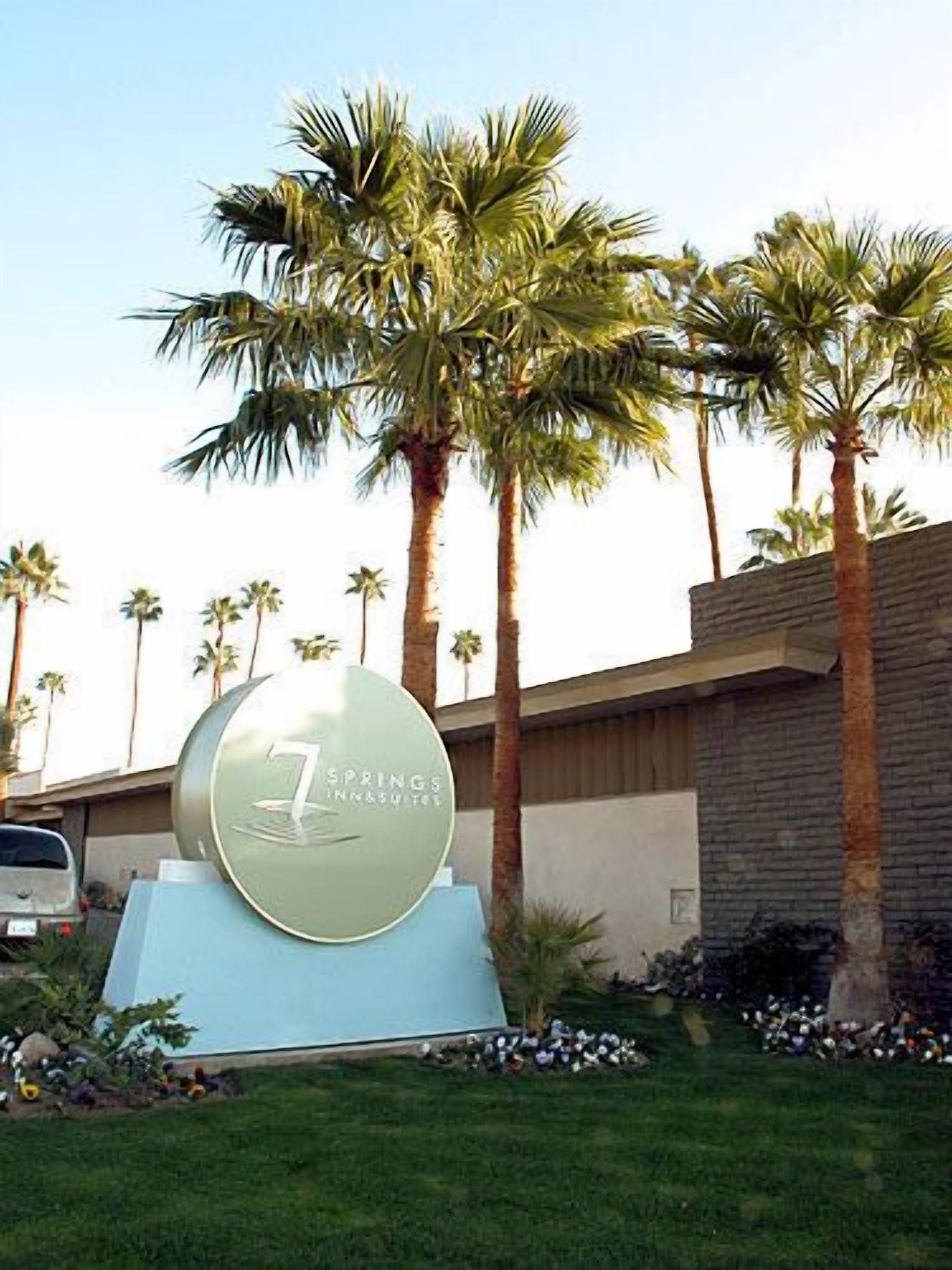 7 Springs Inn & Suites