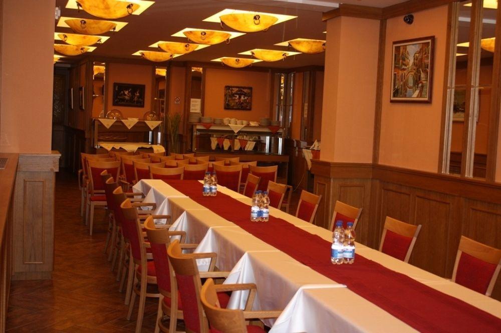 Askania Hotel by null