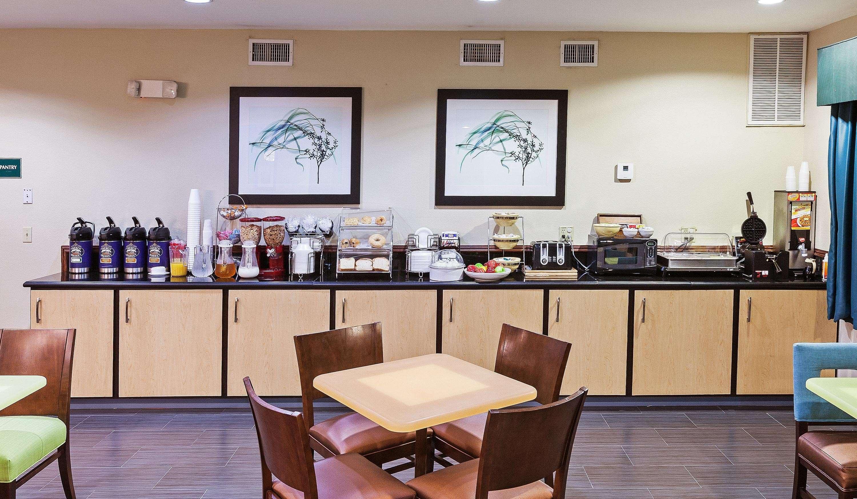 La Quinta Inn Suites By Wyndham Pasadena