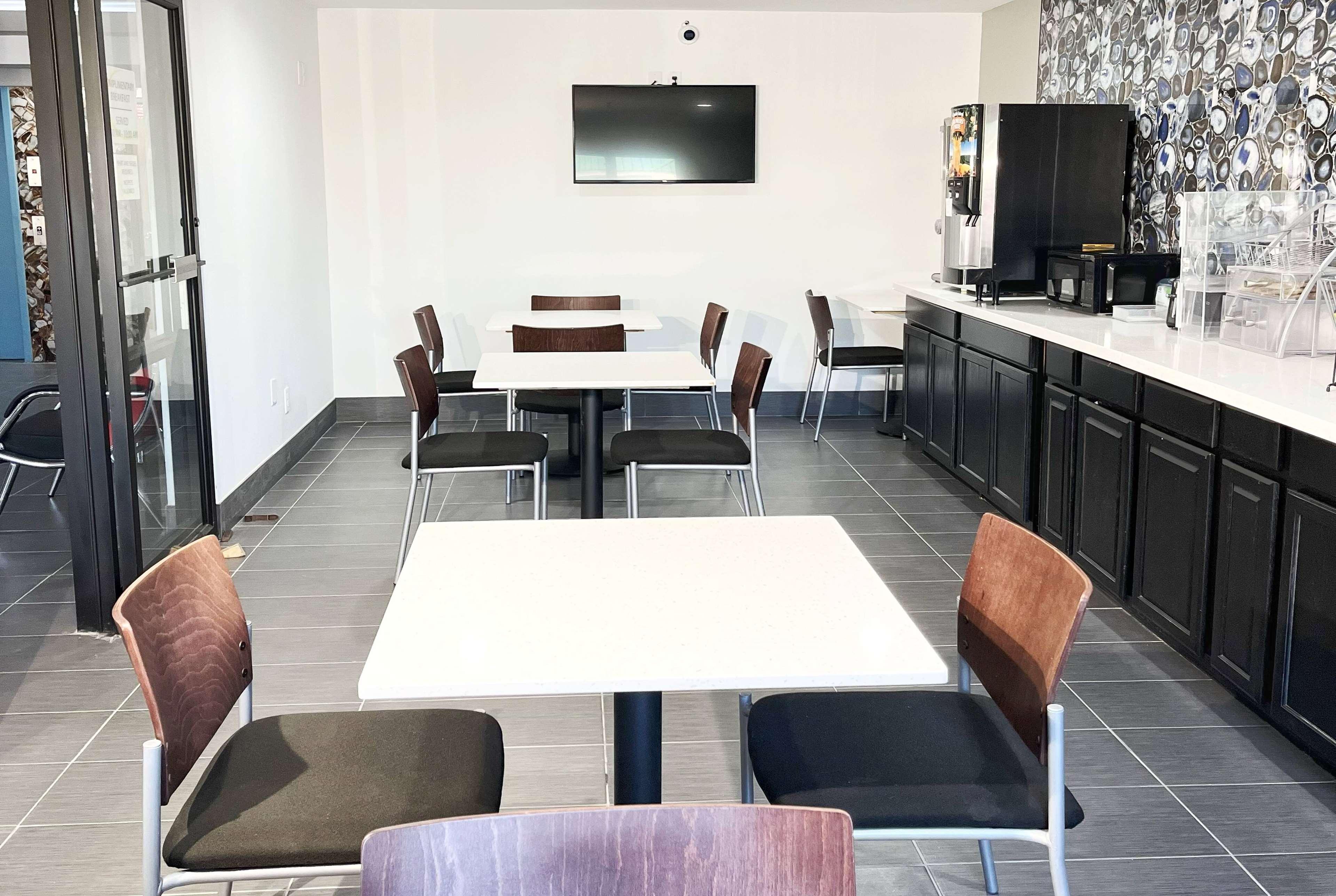 Super 8 by Wyndham Peoria