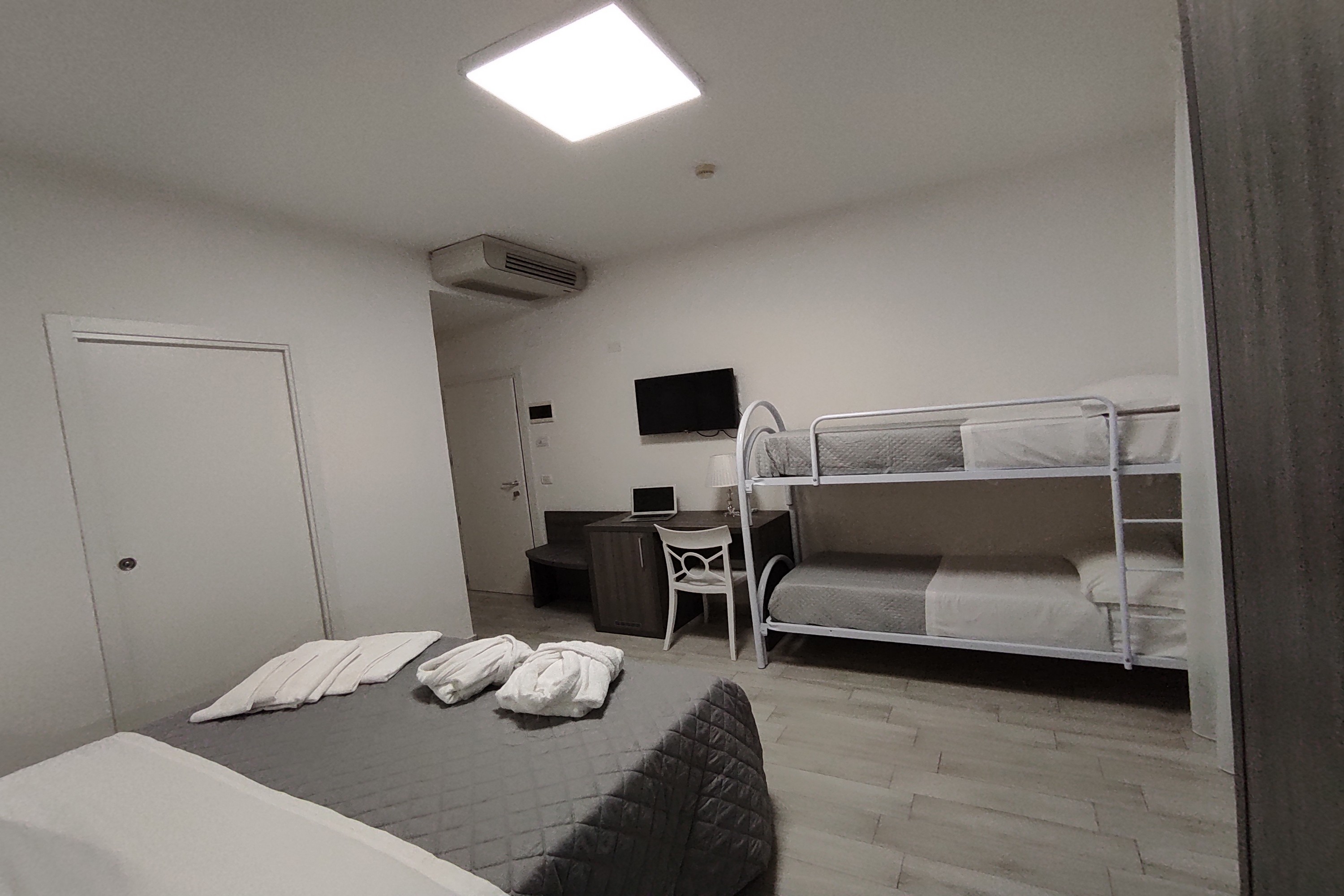 Hotel Gran San Bernardo - photo