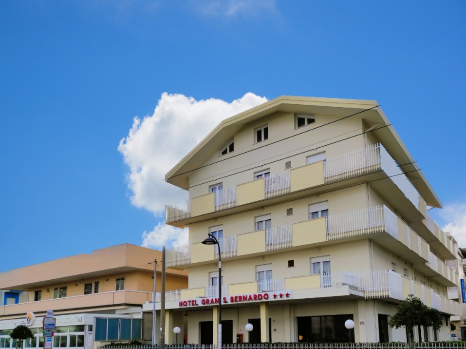 Hotel Gran San Bernardo - photo