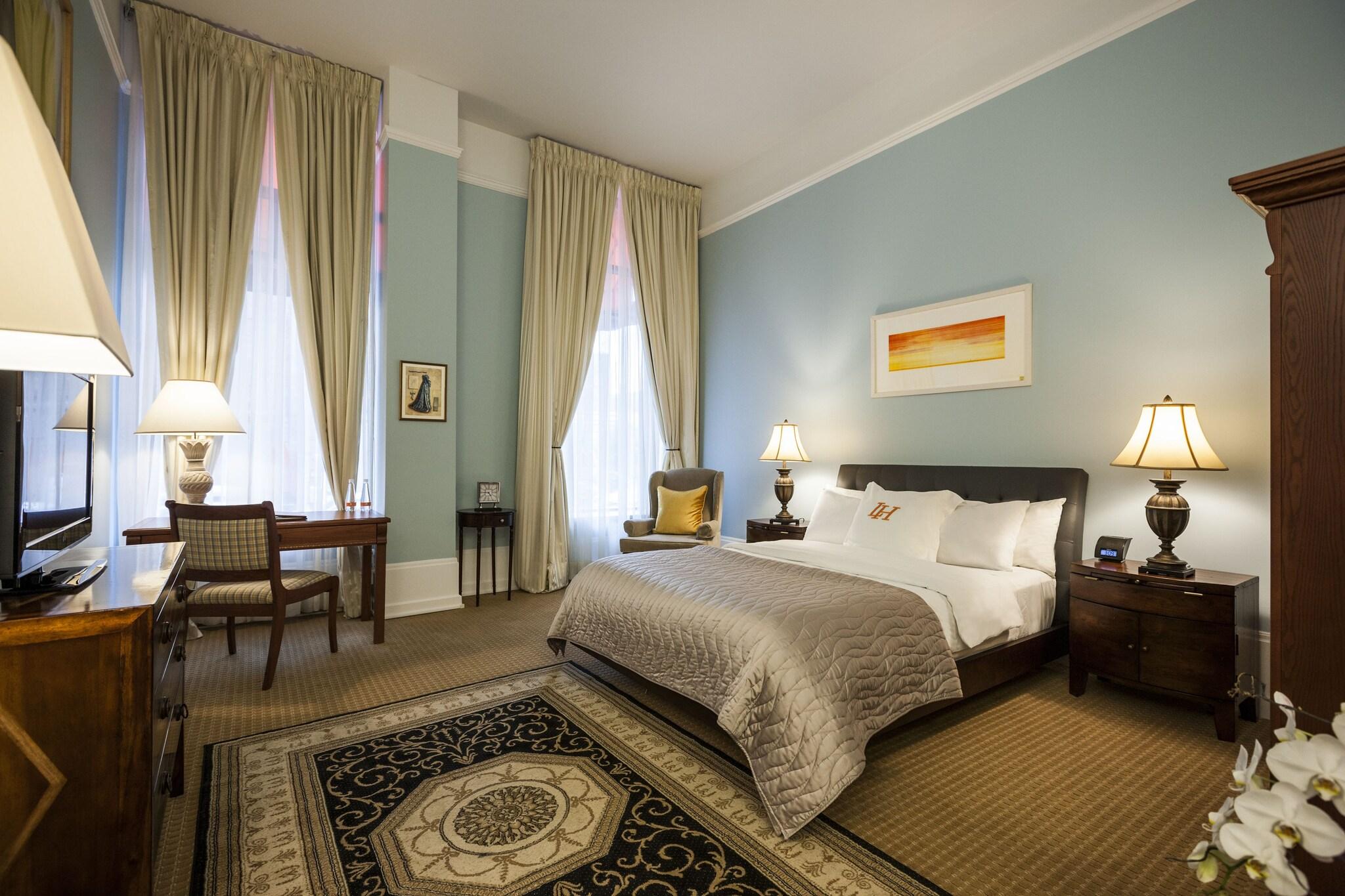 LHotel Montreal by null