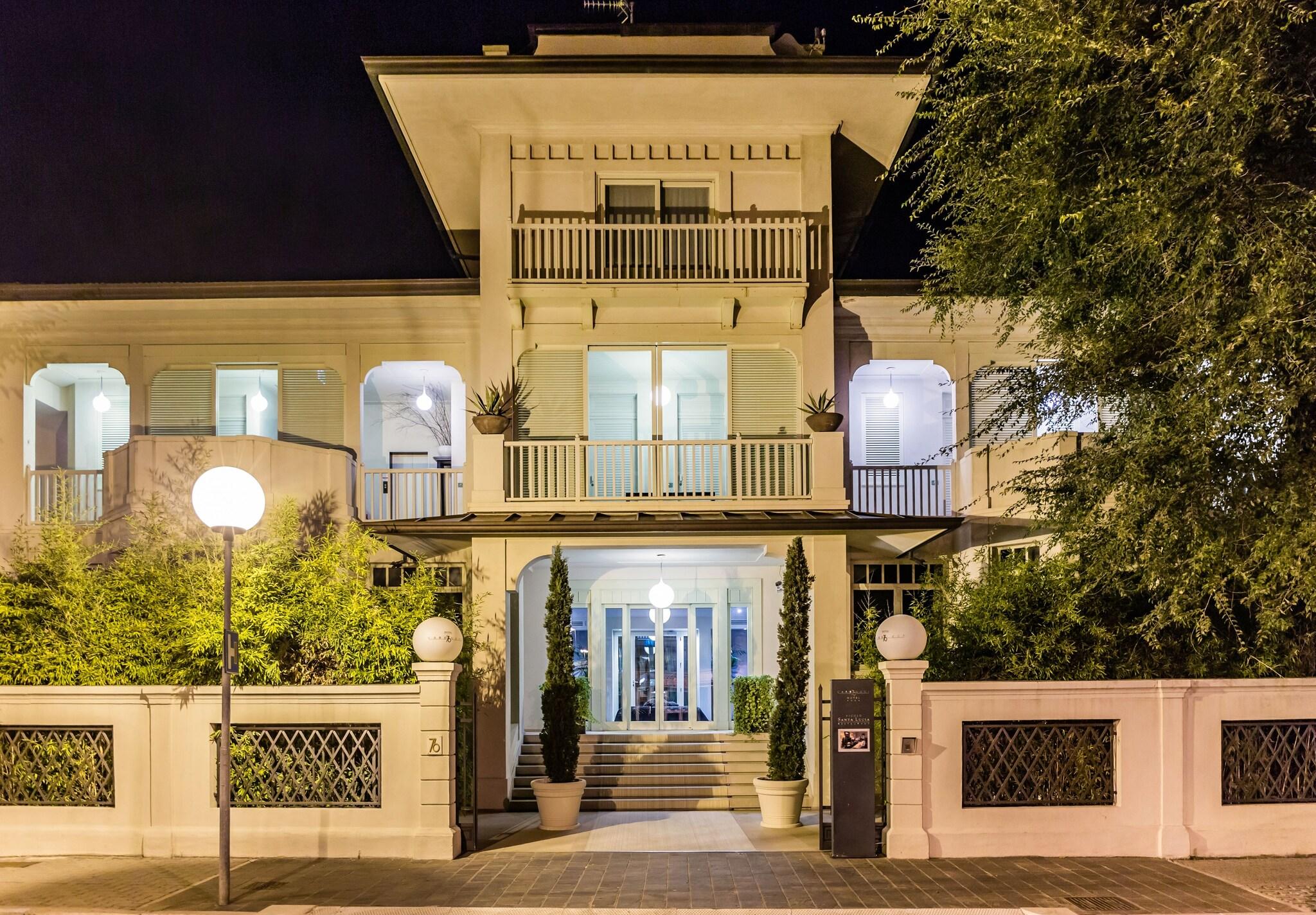 Hotel Carducci 76 by null