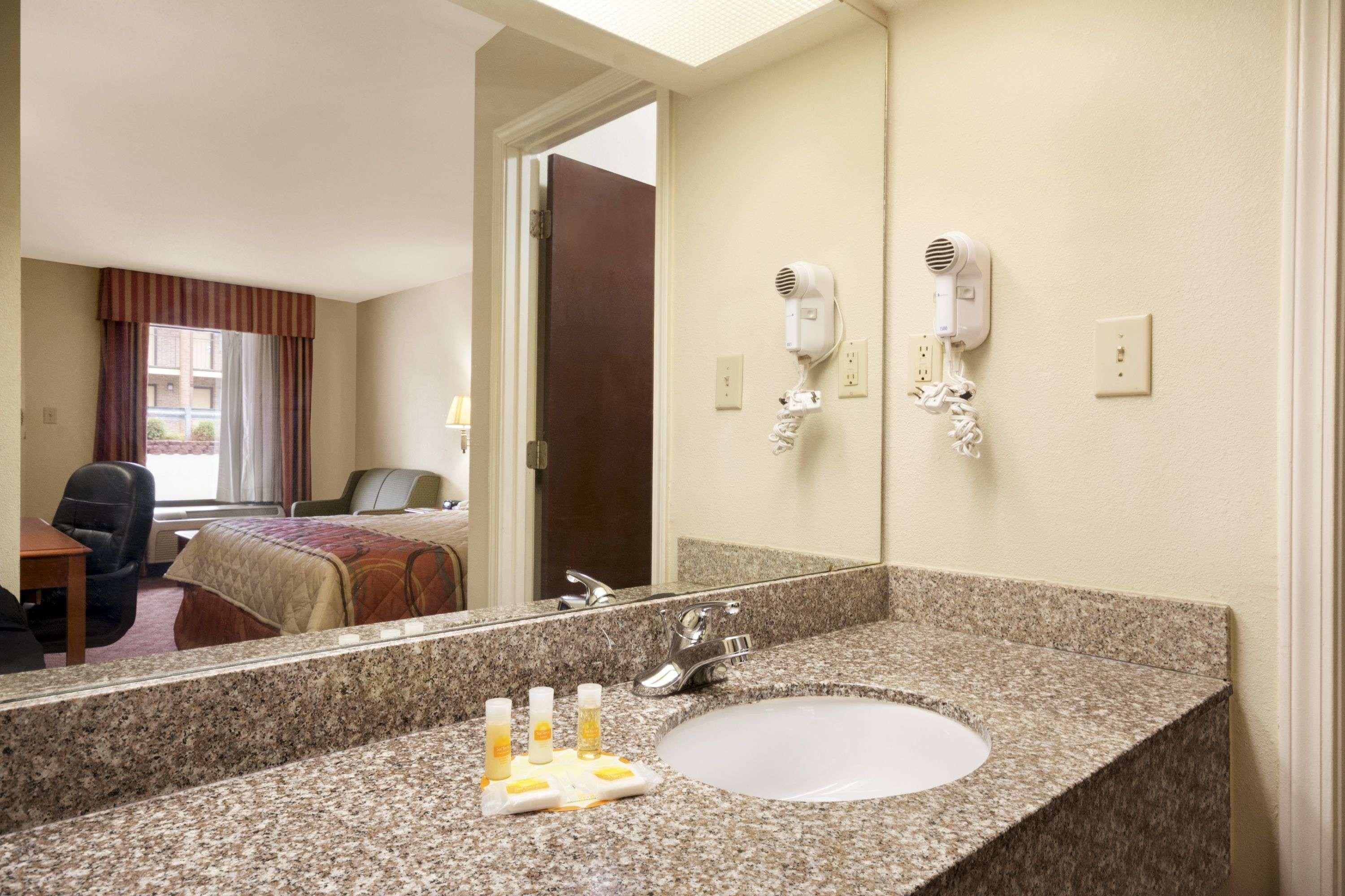 Days Inn by Wyndham Weldon Roanoke Rapids