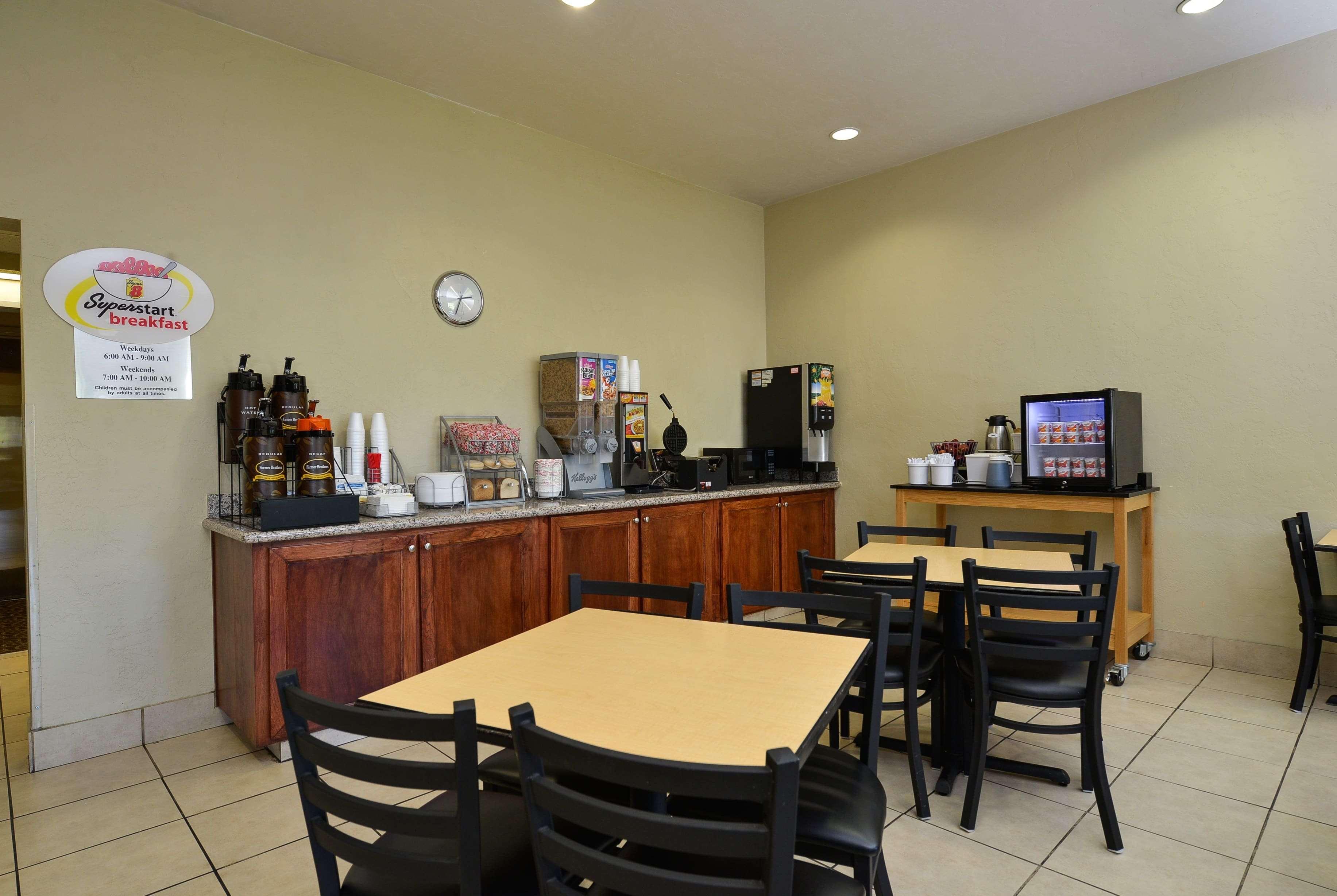 Super 8 by Wyndham Roseburg