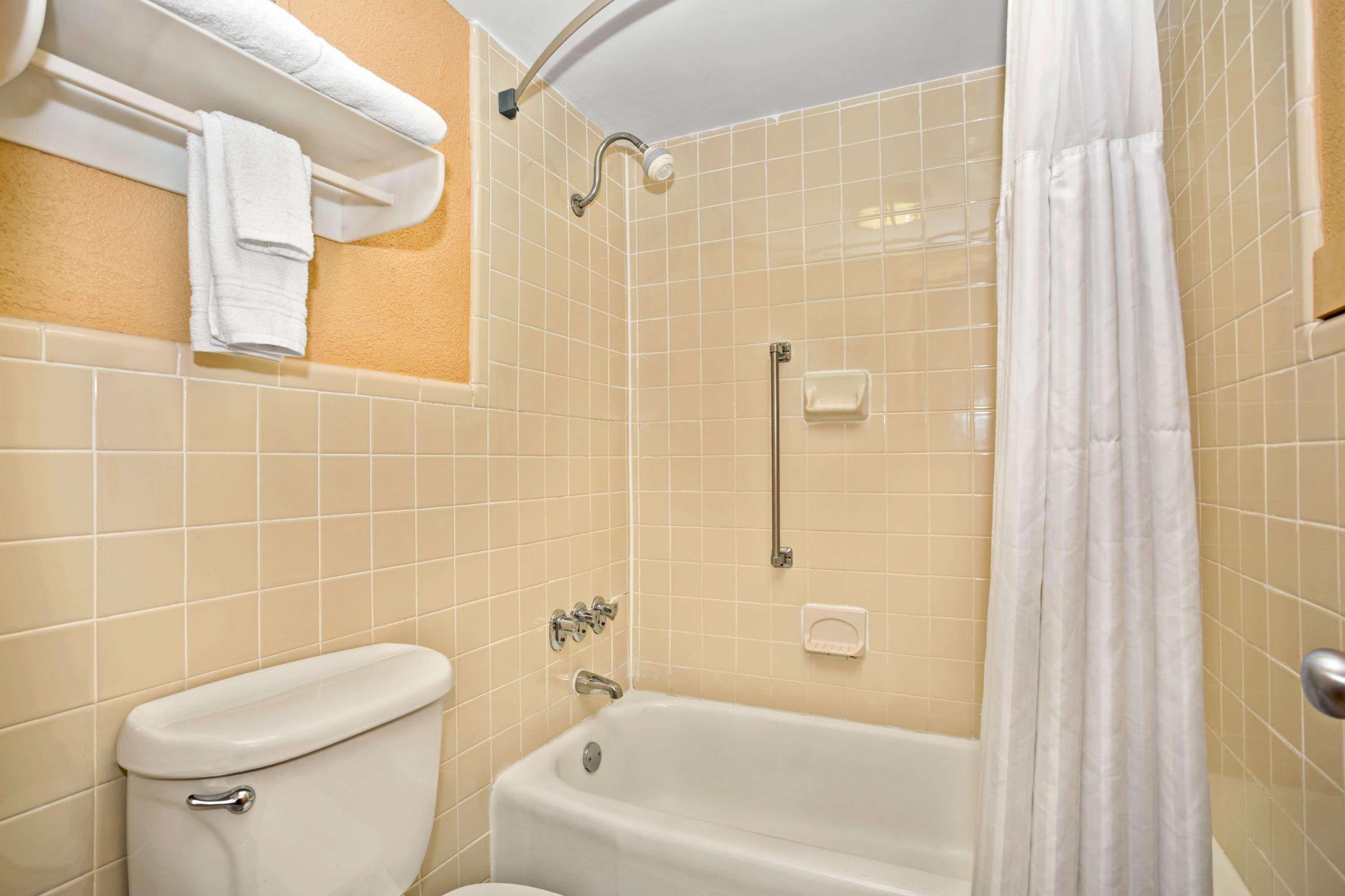 Days Inn By Wyndham Durham/Near Duke University