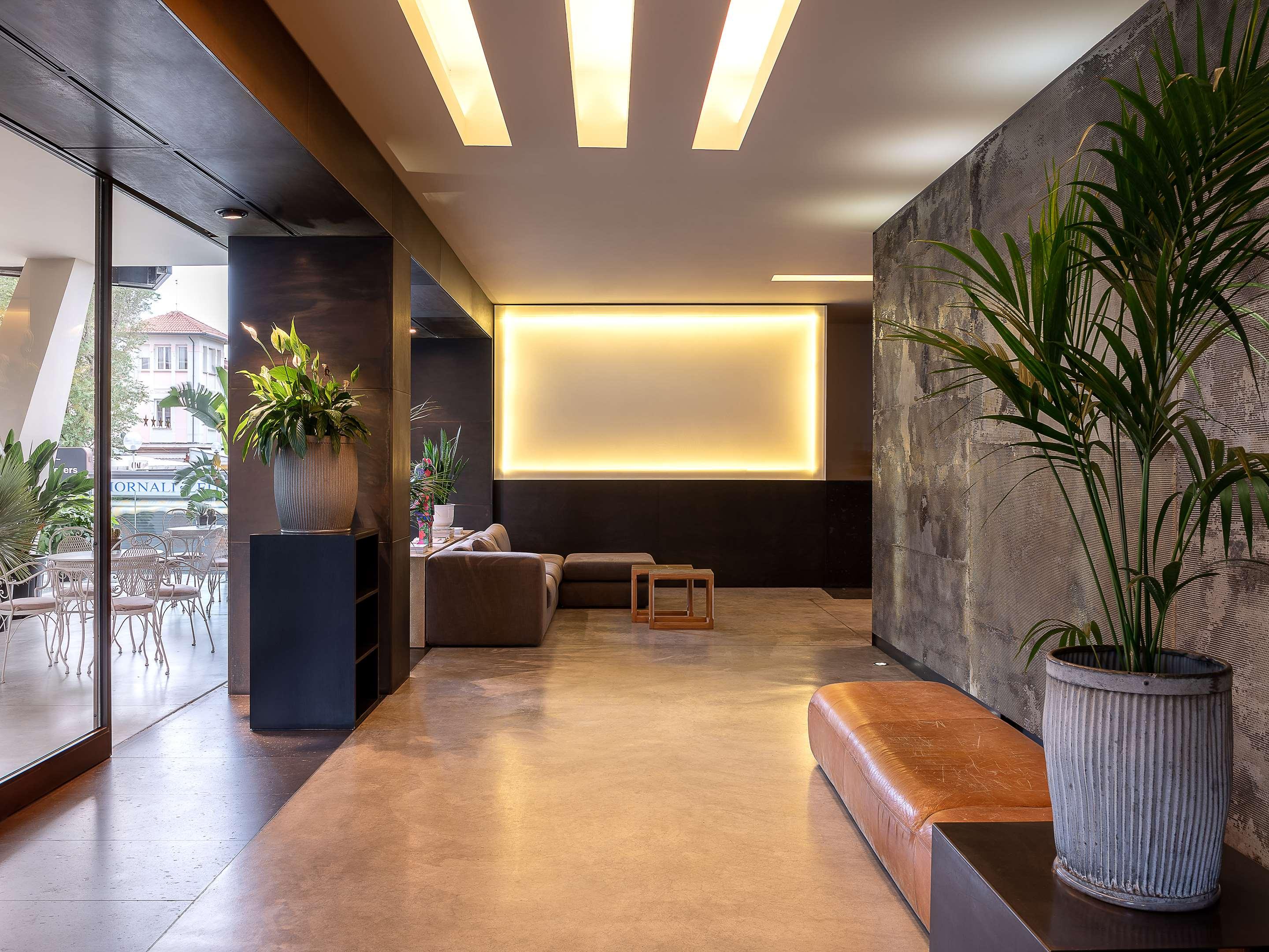 Victoria Palace - photo