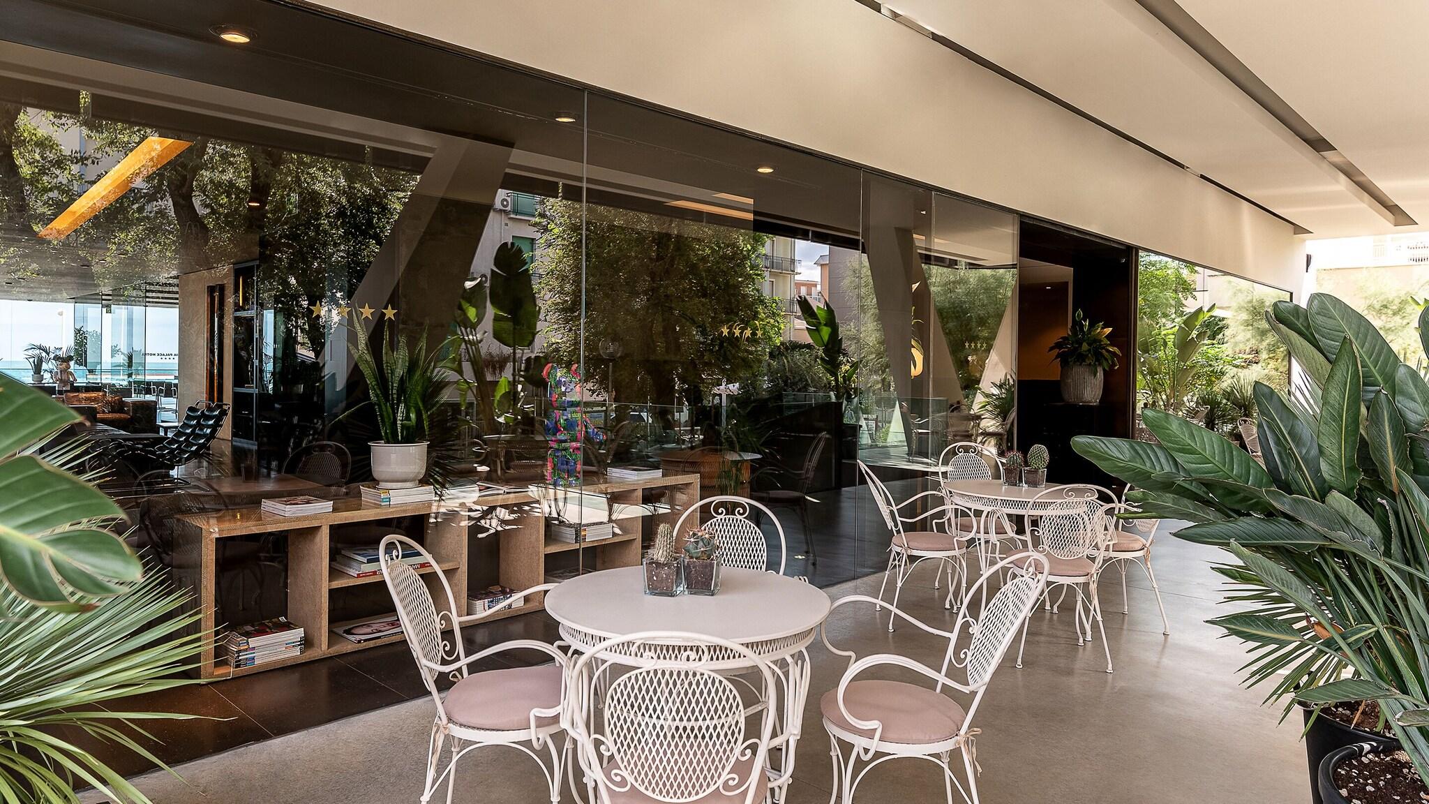 Victoria Palace - photo