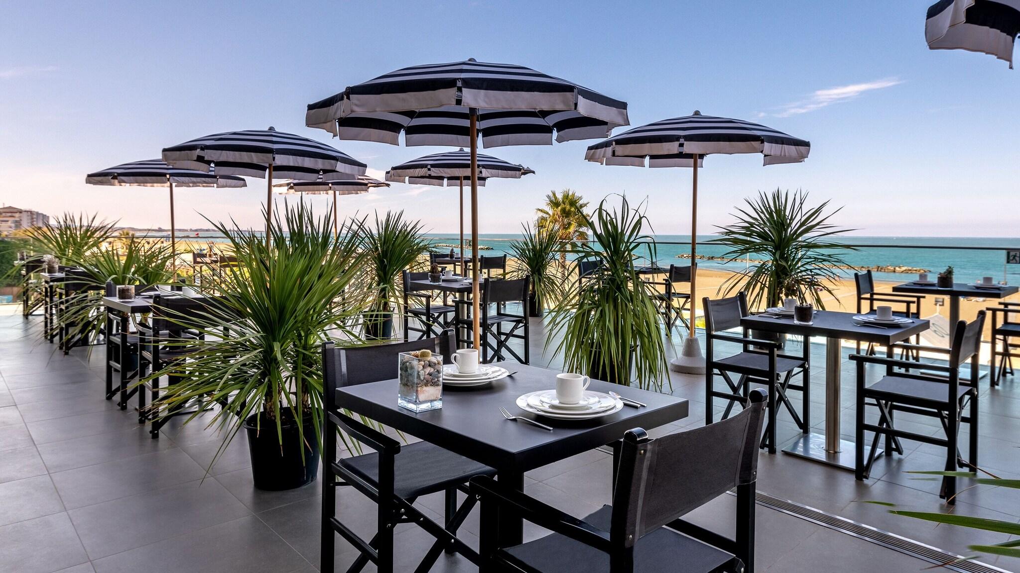 Victoria Palace - photo