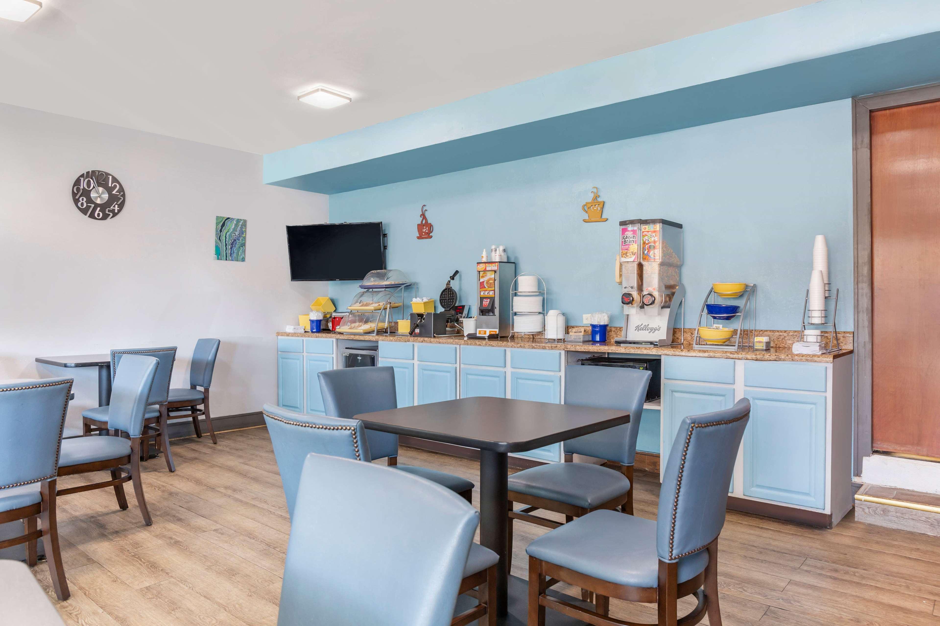 Days Inn & Suites by Wyndham Rocky Mount Golden E