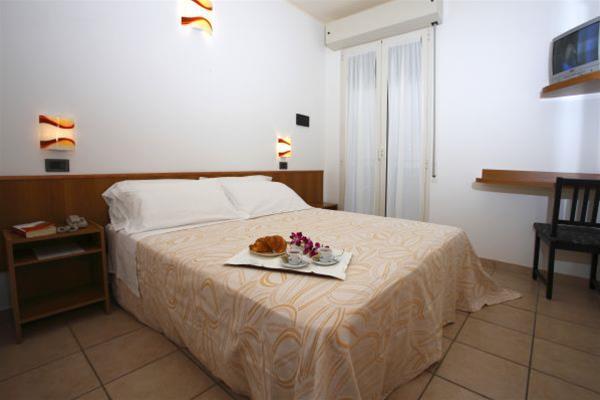 Bike Hotel Berenice Rimini Mare & Wellness - photo