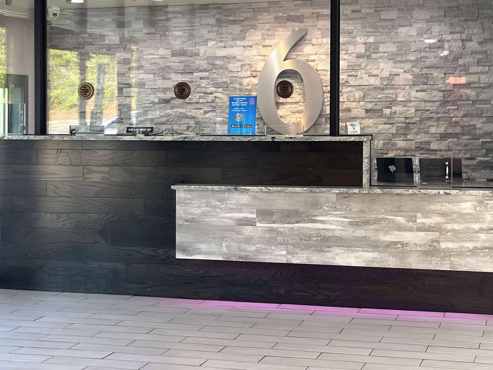 Motel 6 Raleigh, NC – Downtown South