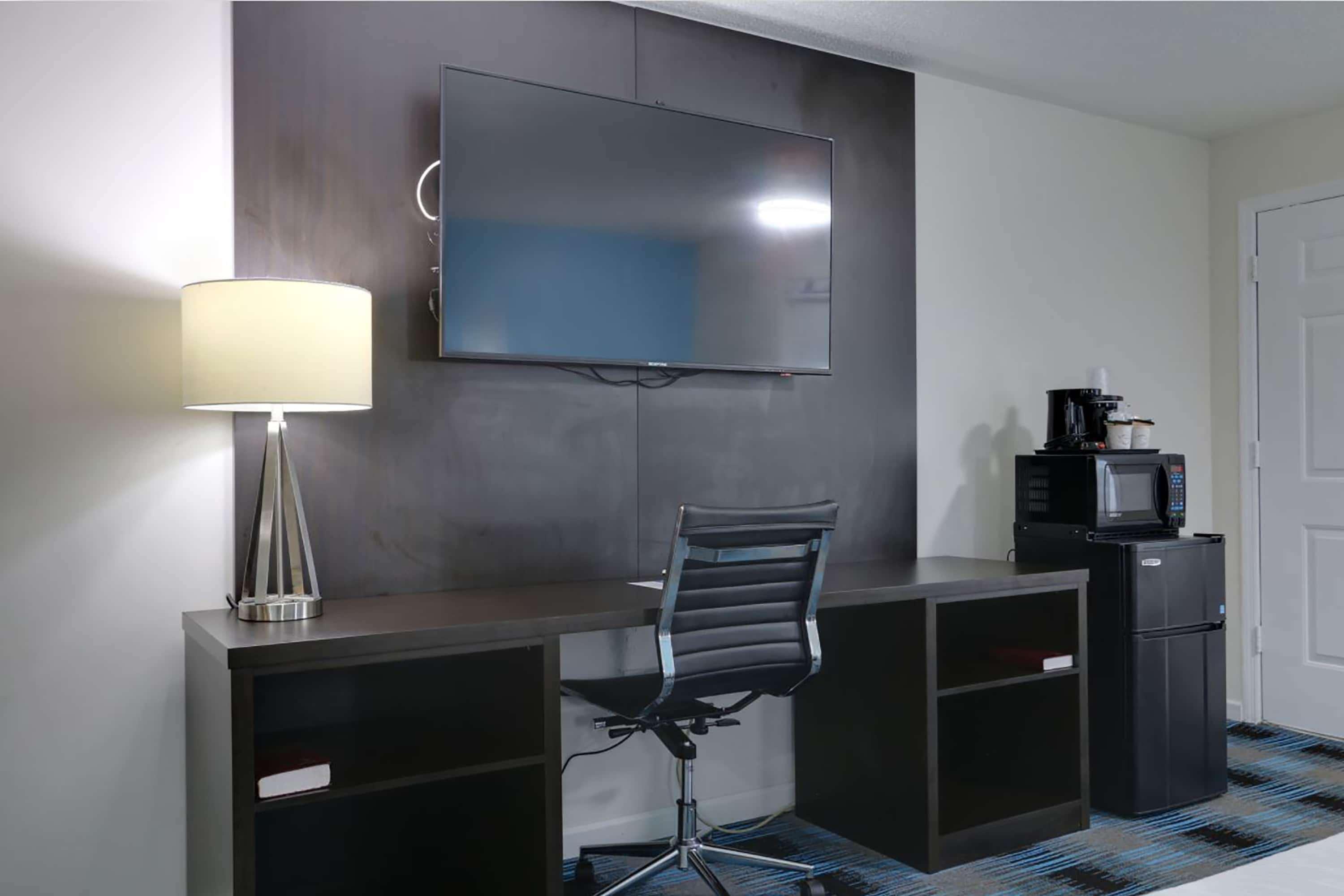 Travelodge by Wyndham Calhoun South I-75