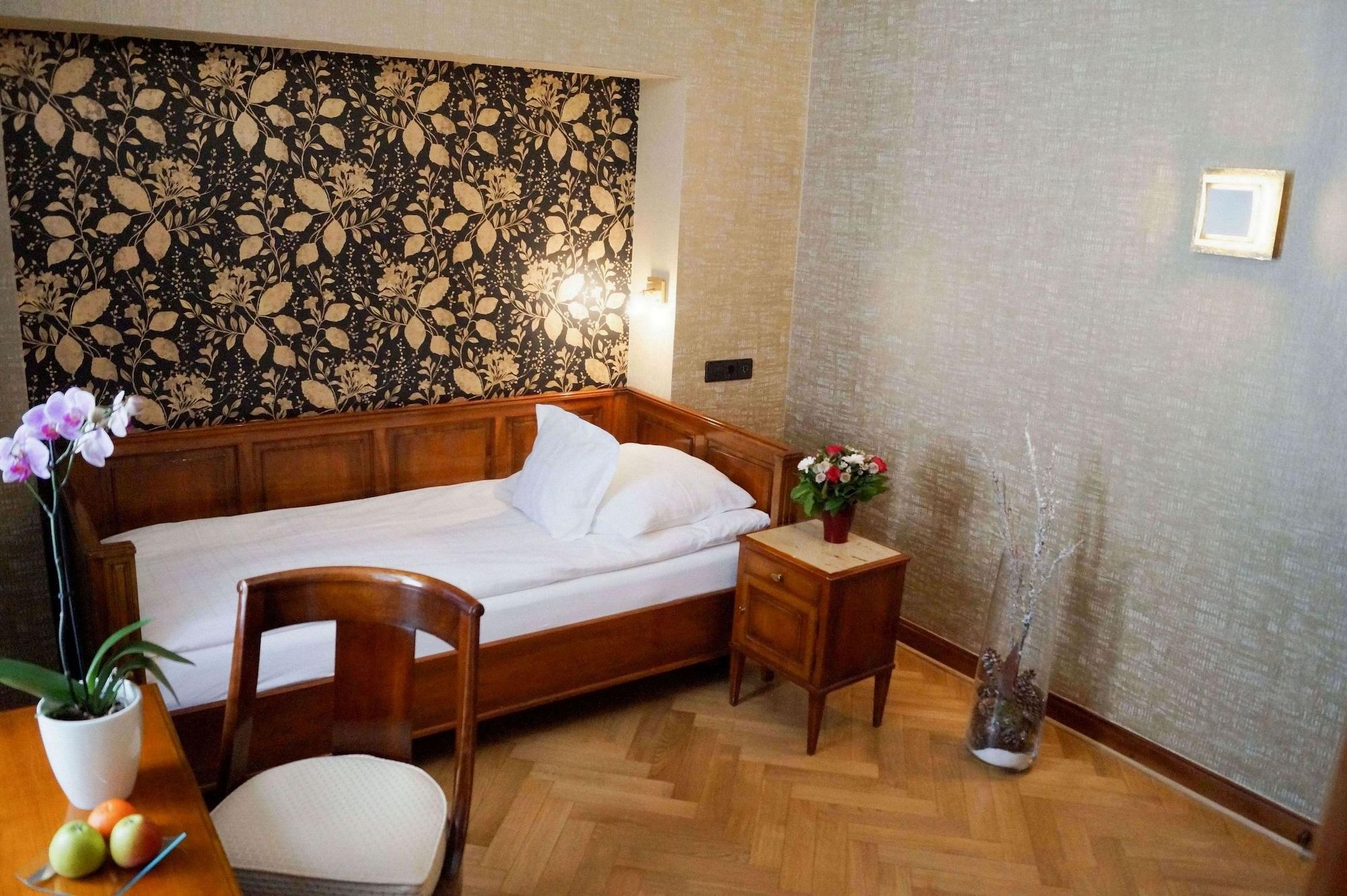 Hotel Oberkirch by null