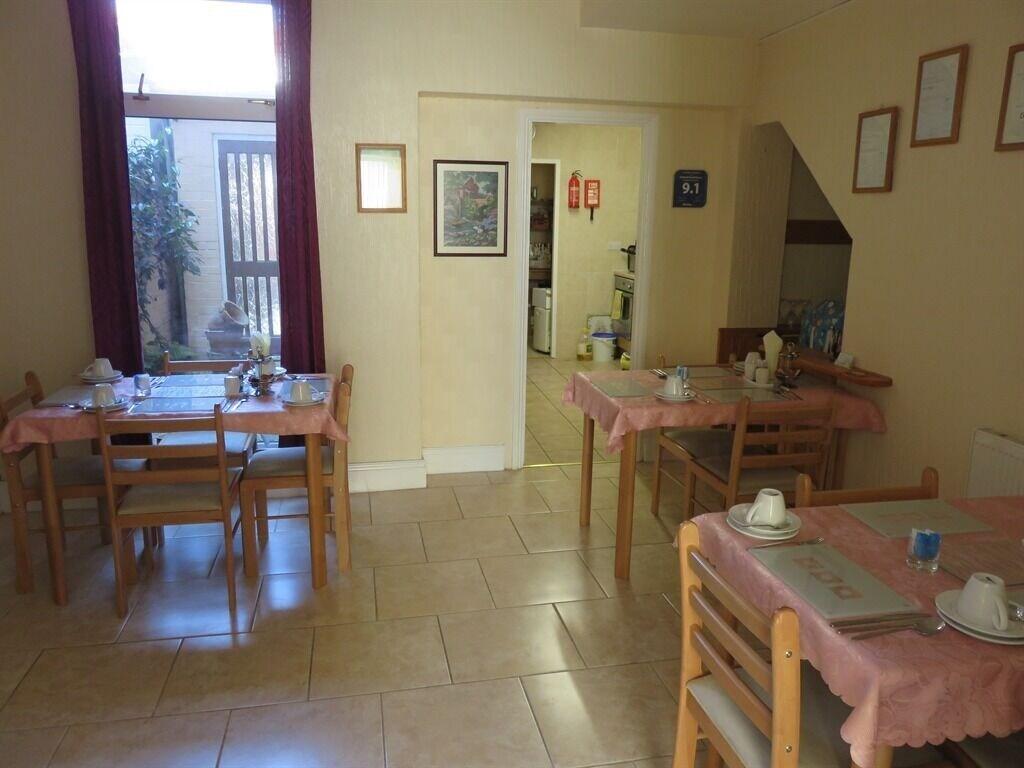 Oakwell Guest House