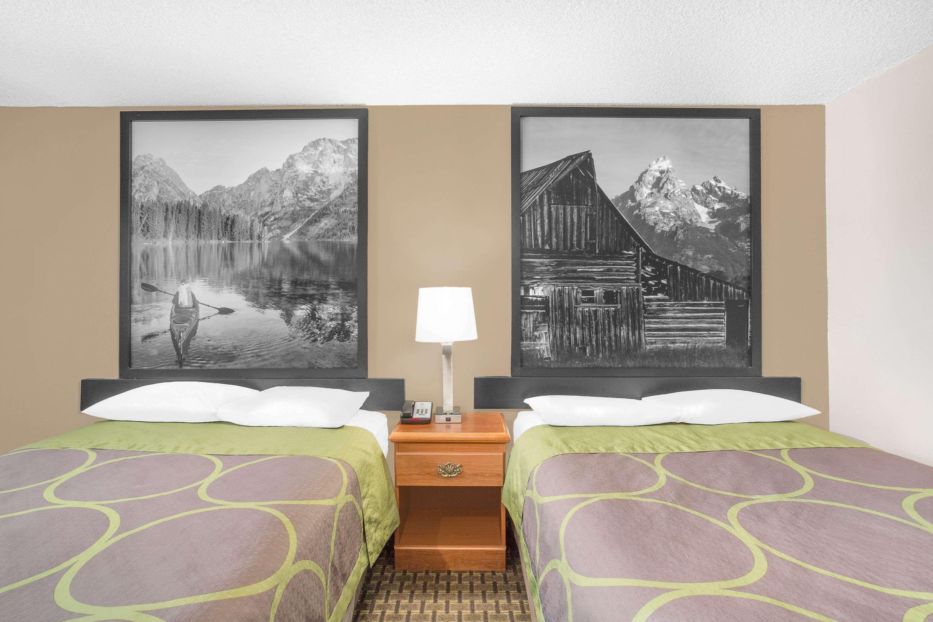 Super 8 By Wyndham Riverton
