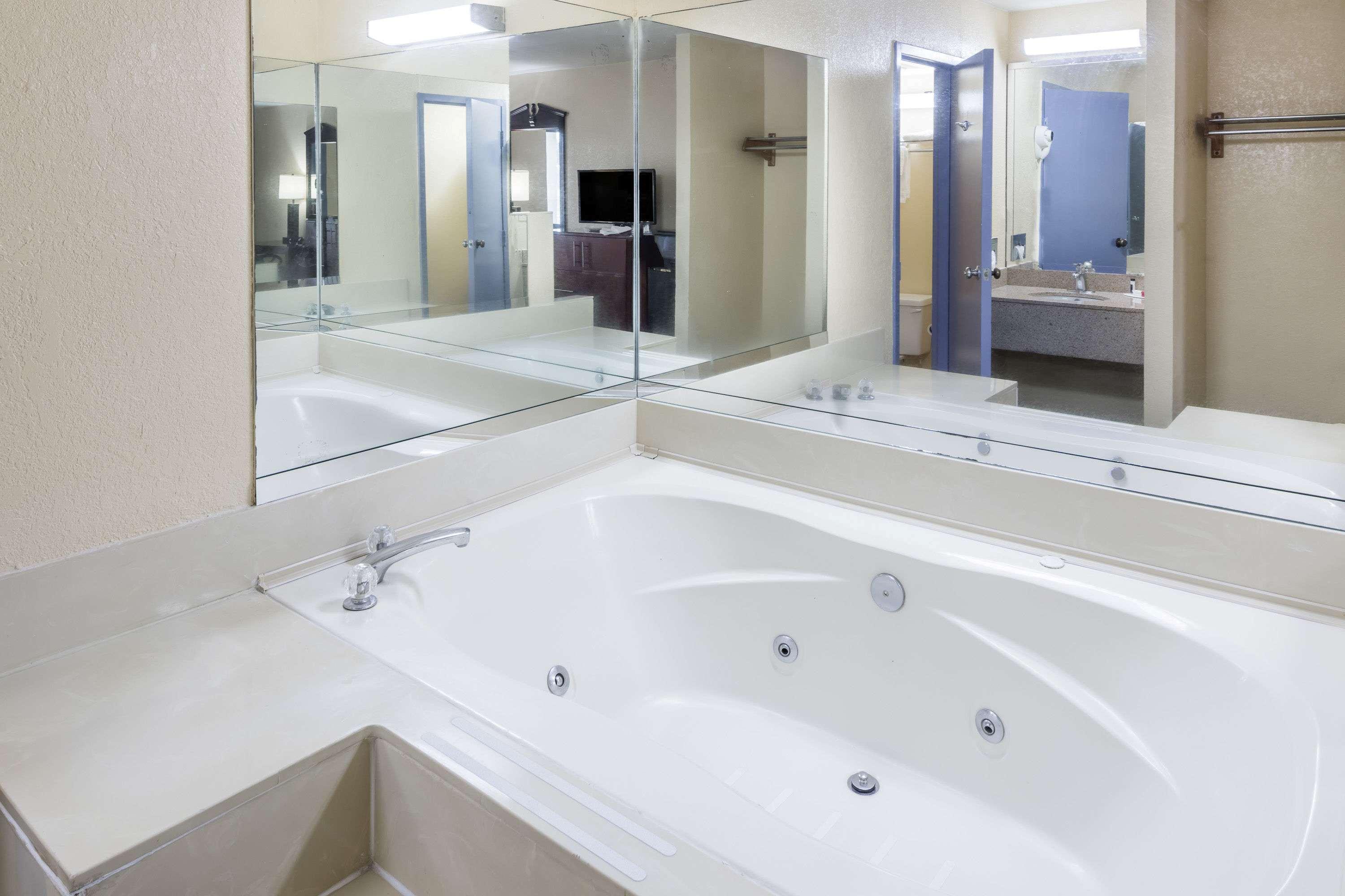 Days Inn By Wyndham Walterboro