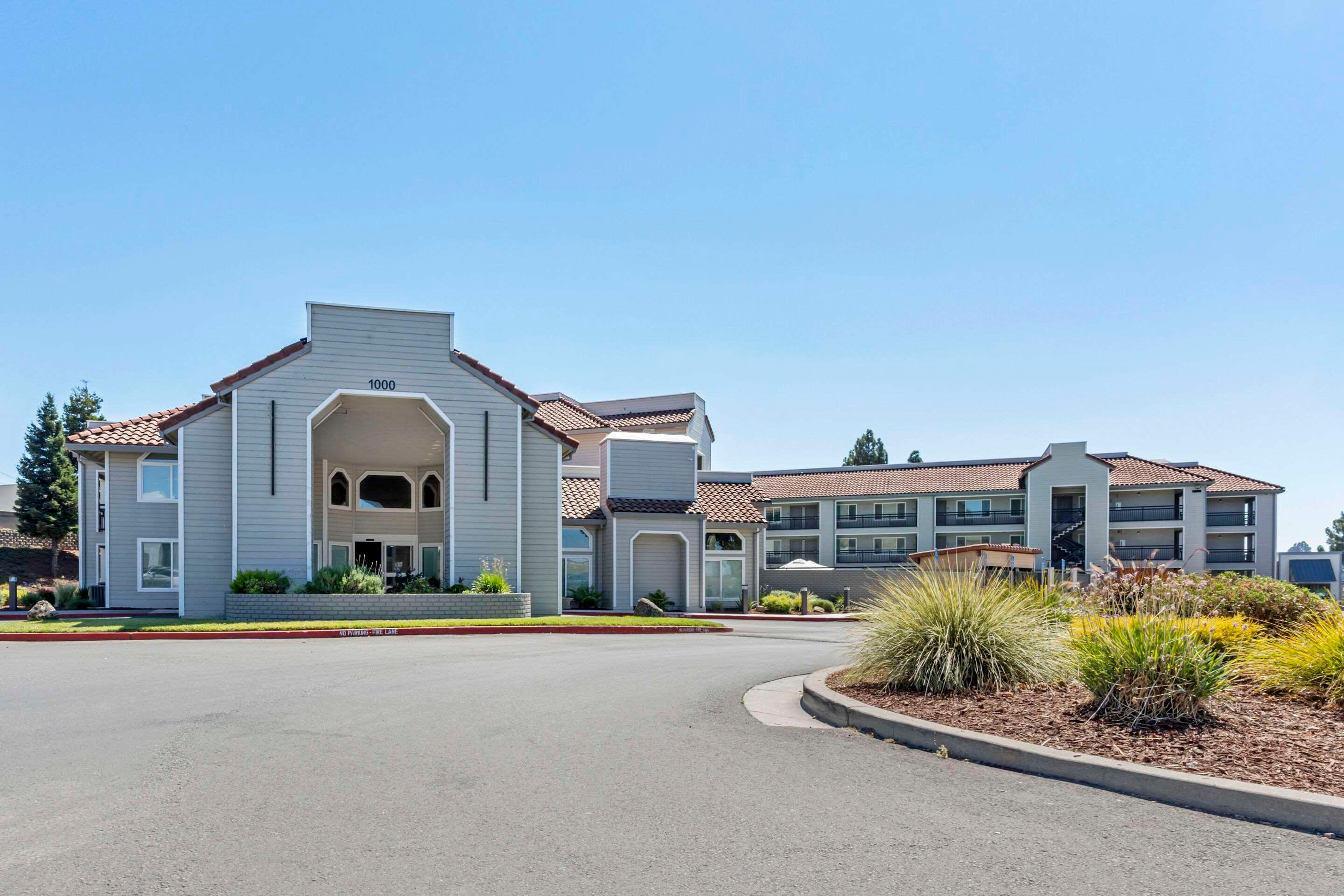 Country Inn & Suites by Radisson, Vallejo Napa Valley, CA image