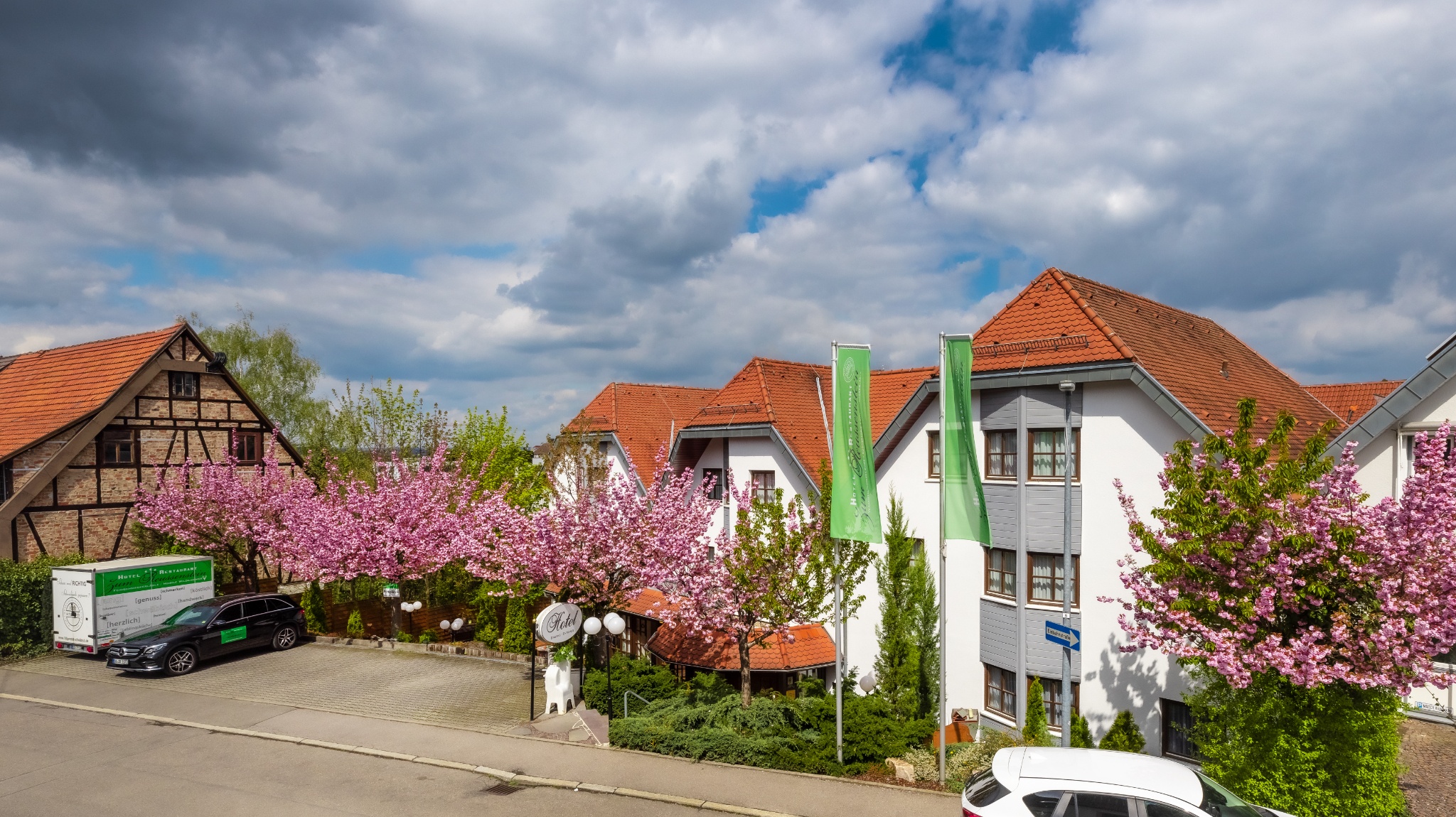 Exterior & Views