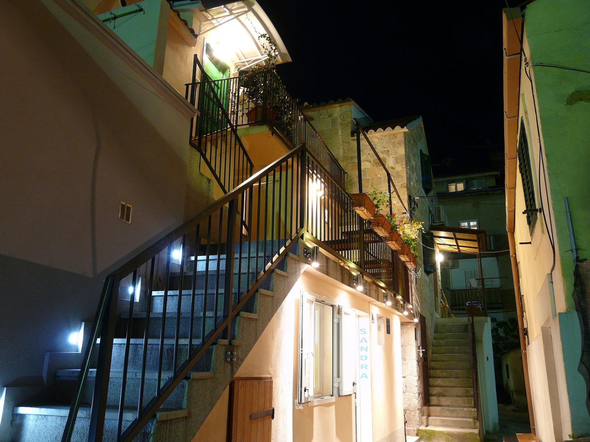 House Sandra - Guest House - фото