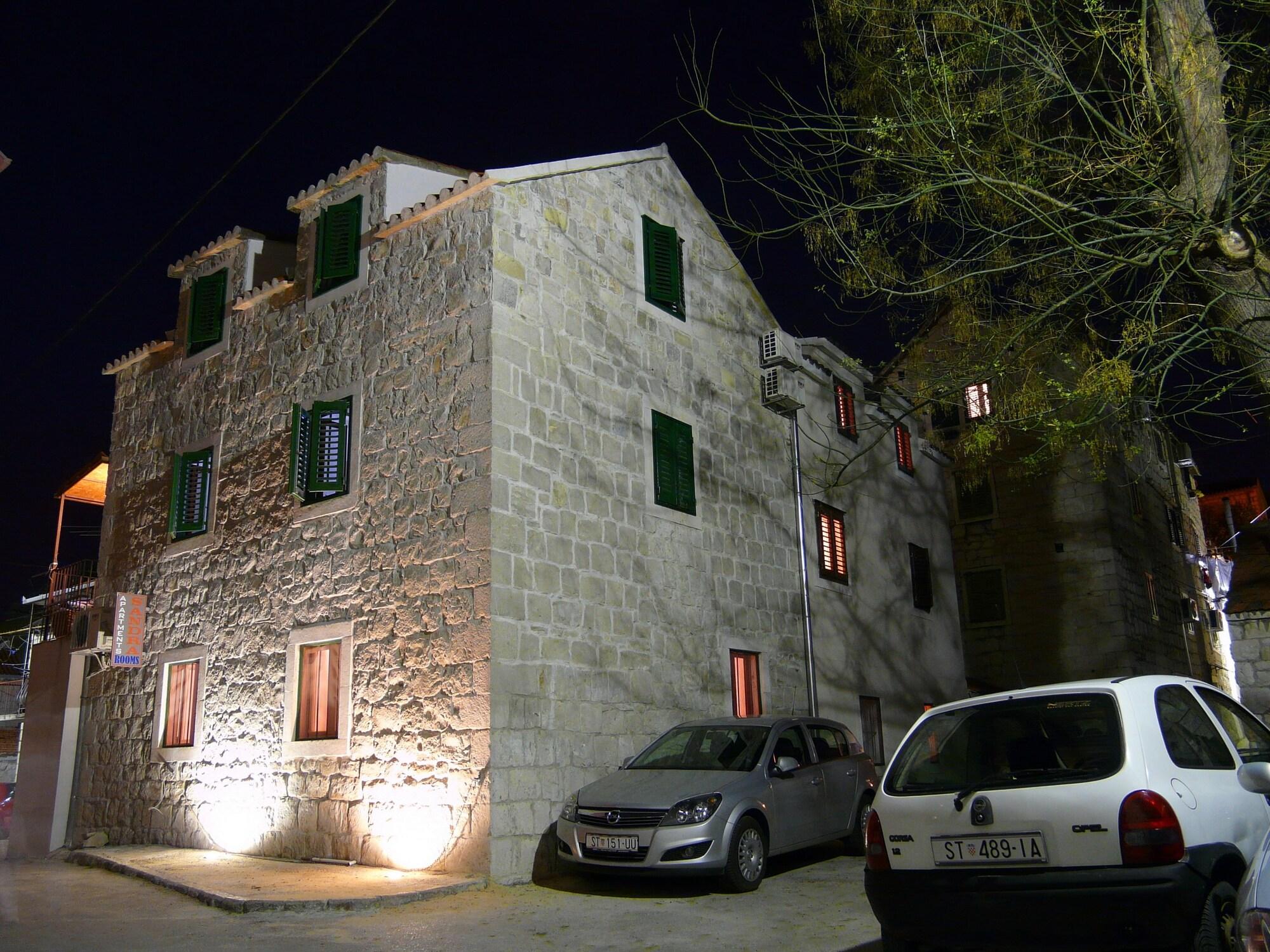 House Sandra - Guest House - фото