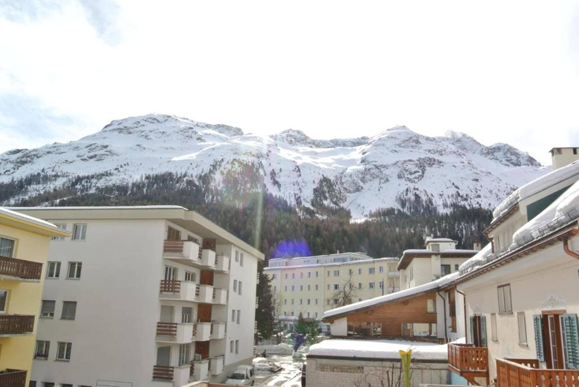 Hotel Corvatsch by null