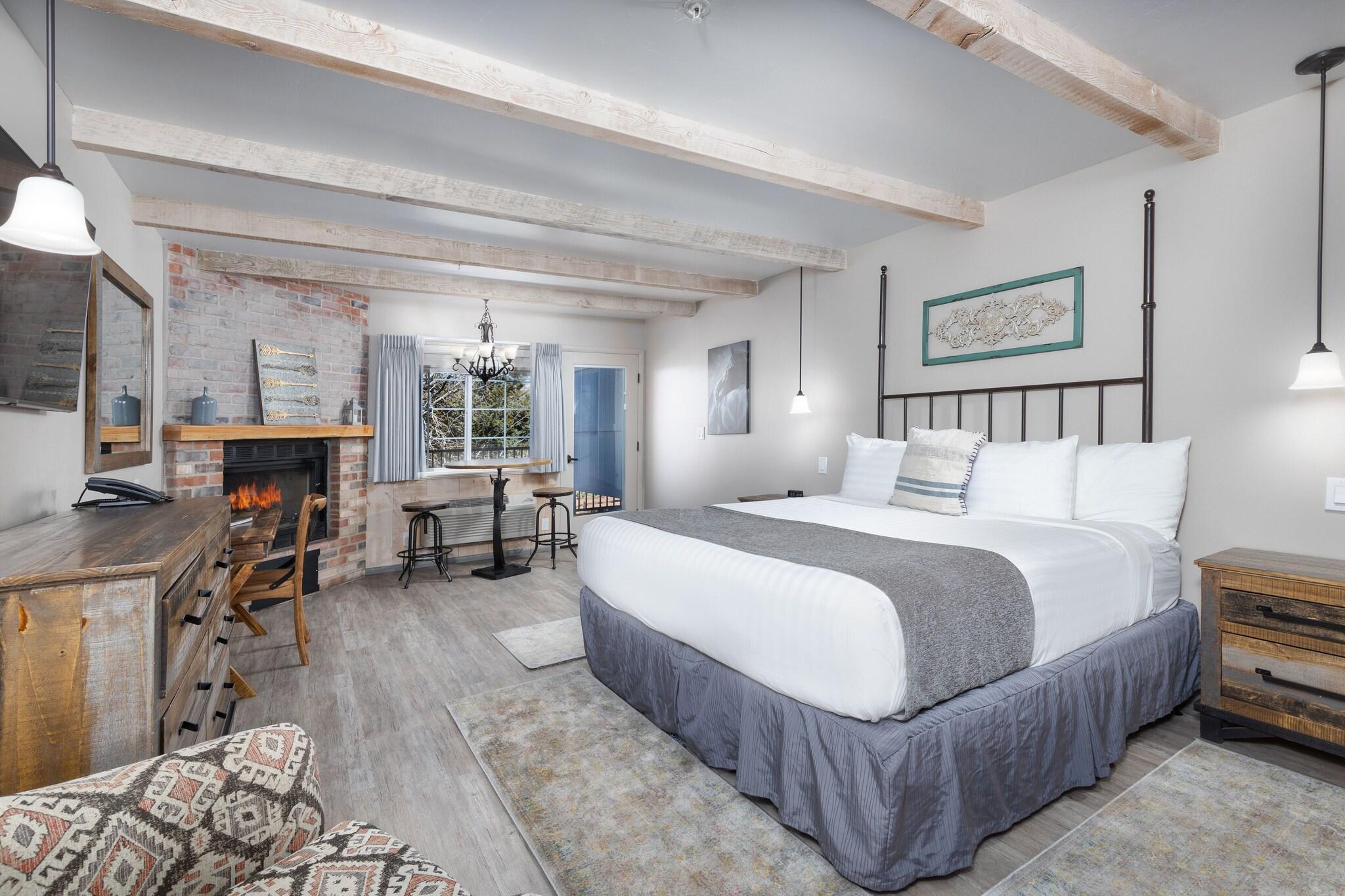 Sky Ranch Lodge by null