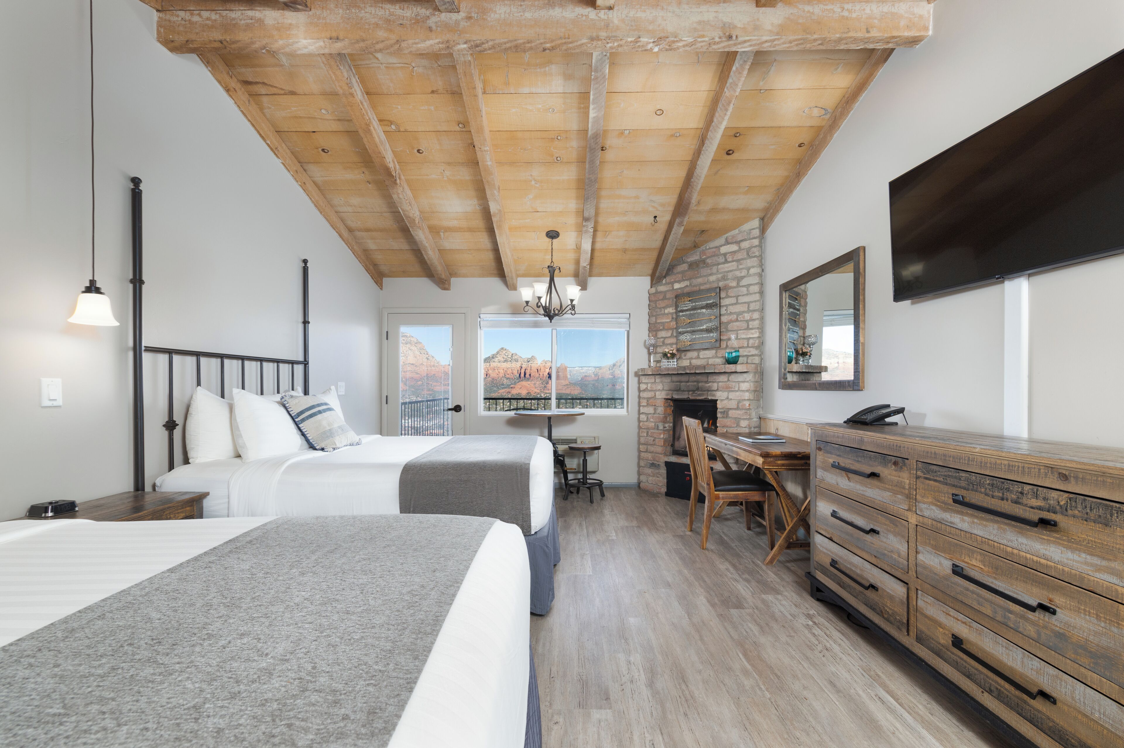 Sky Ranch Lodge by null