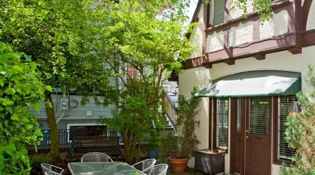 The Bacon Mansion Bed and Breakfast by null
