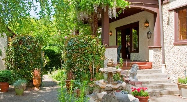 The Bacon Mansion Bed and Breakfast by null