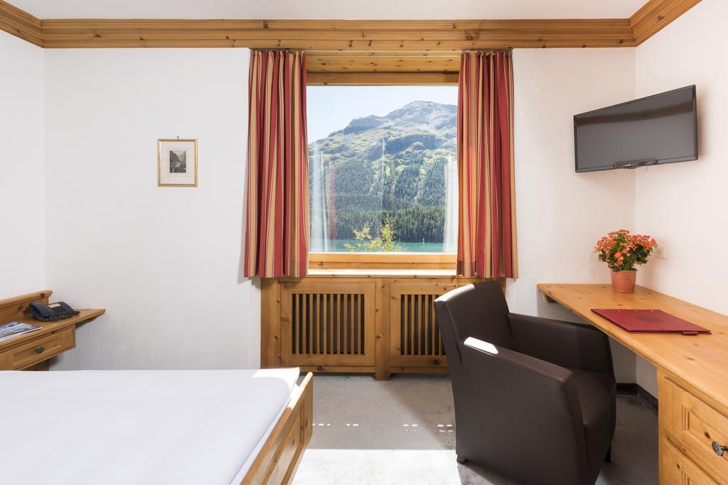 Hotel Chesa Languard by null