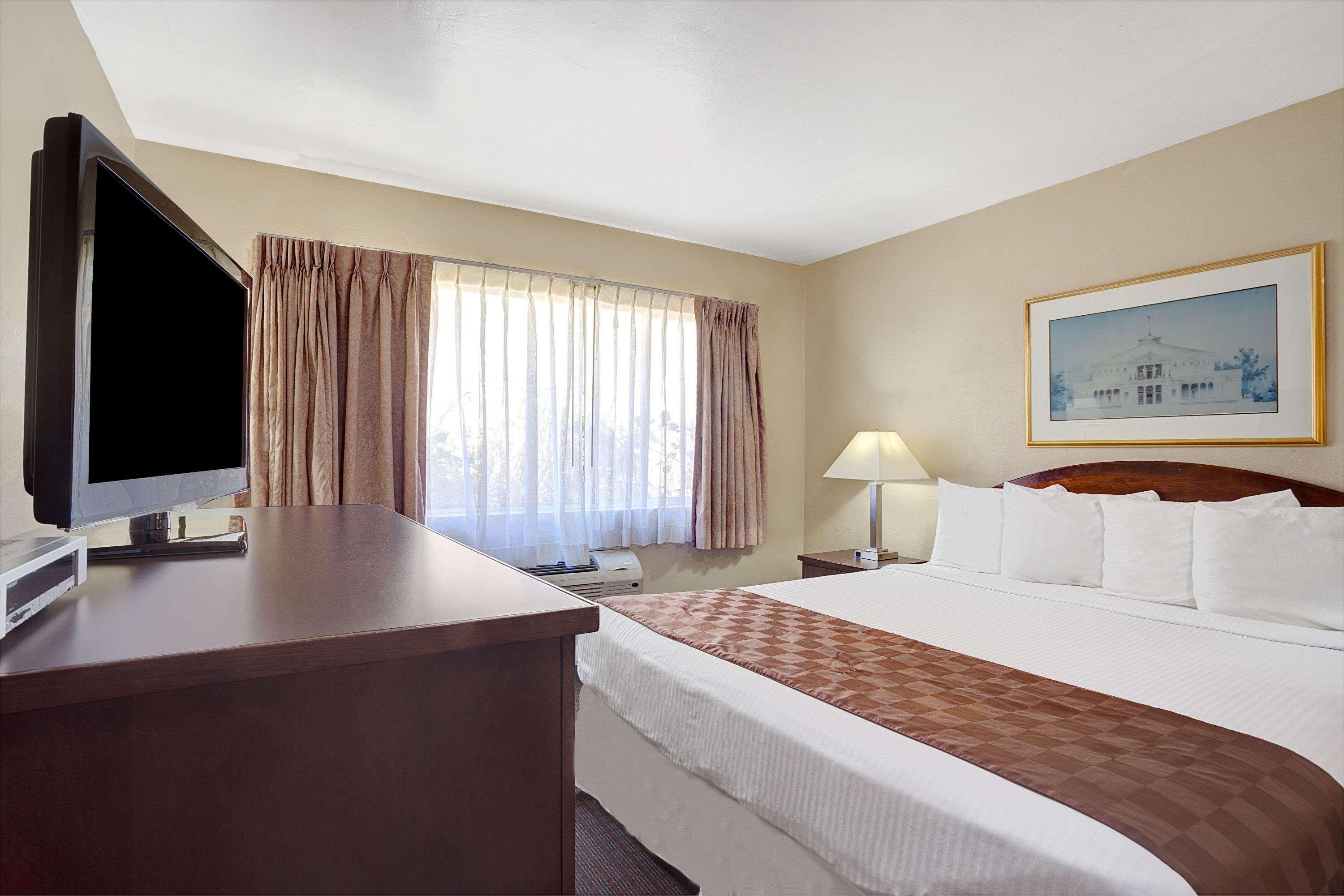 Travelodge By Wyndham Everett City Center