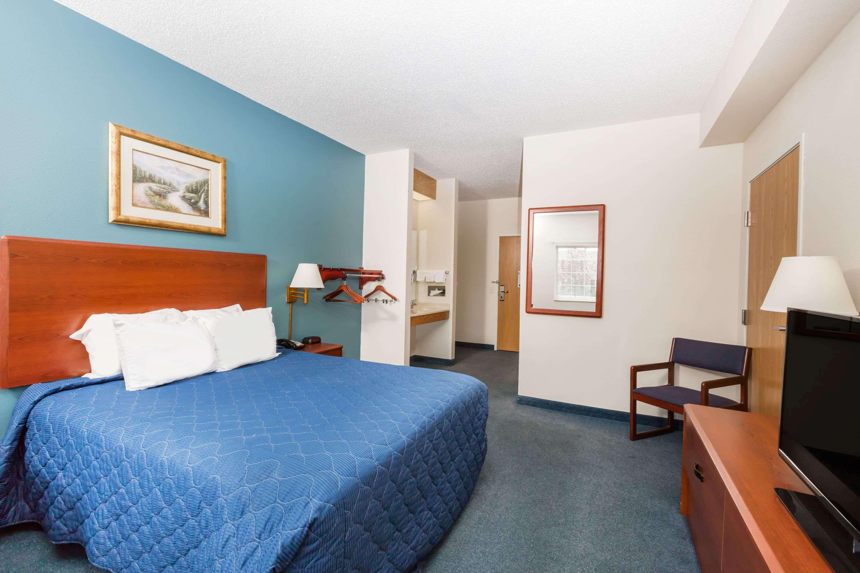 Days Inn by Wyndham Hotel Spencer IA